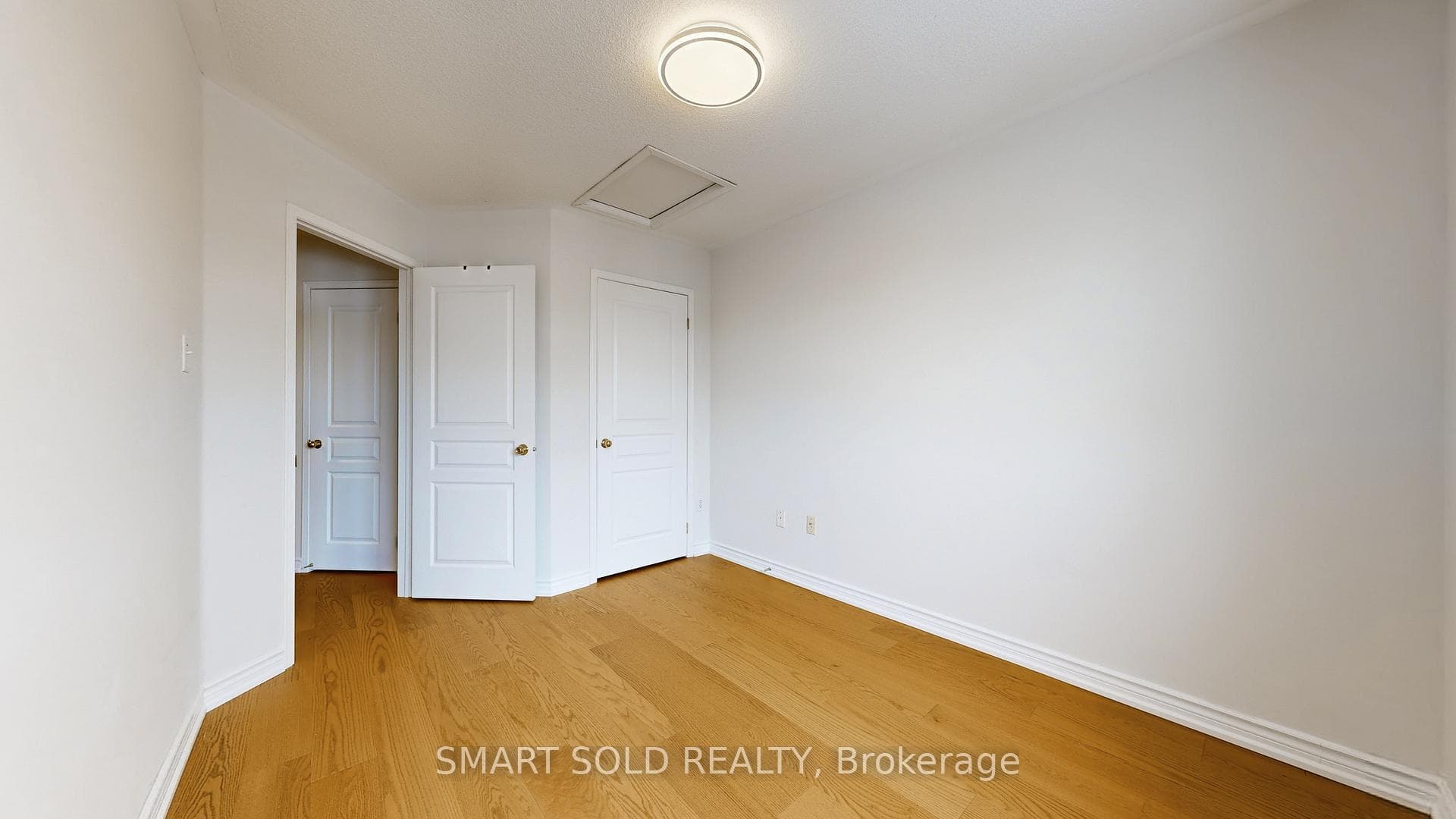 704 Castlemore Avenue photo 16