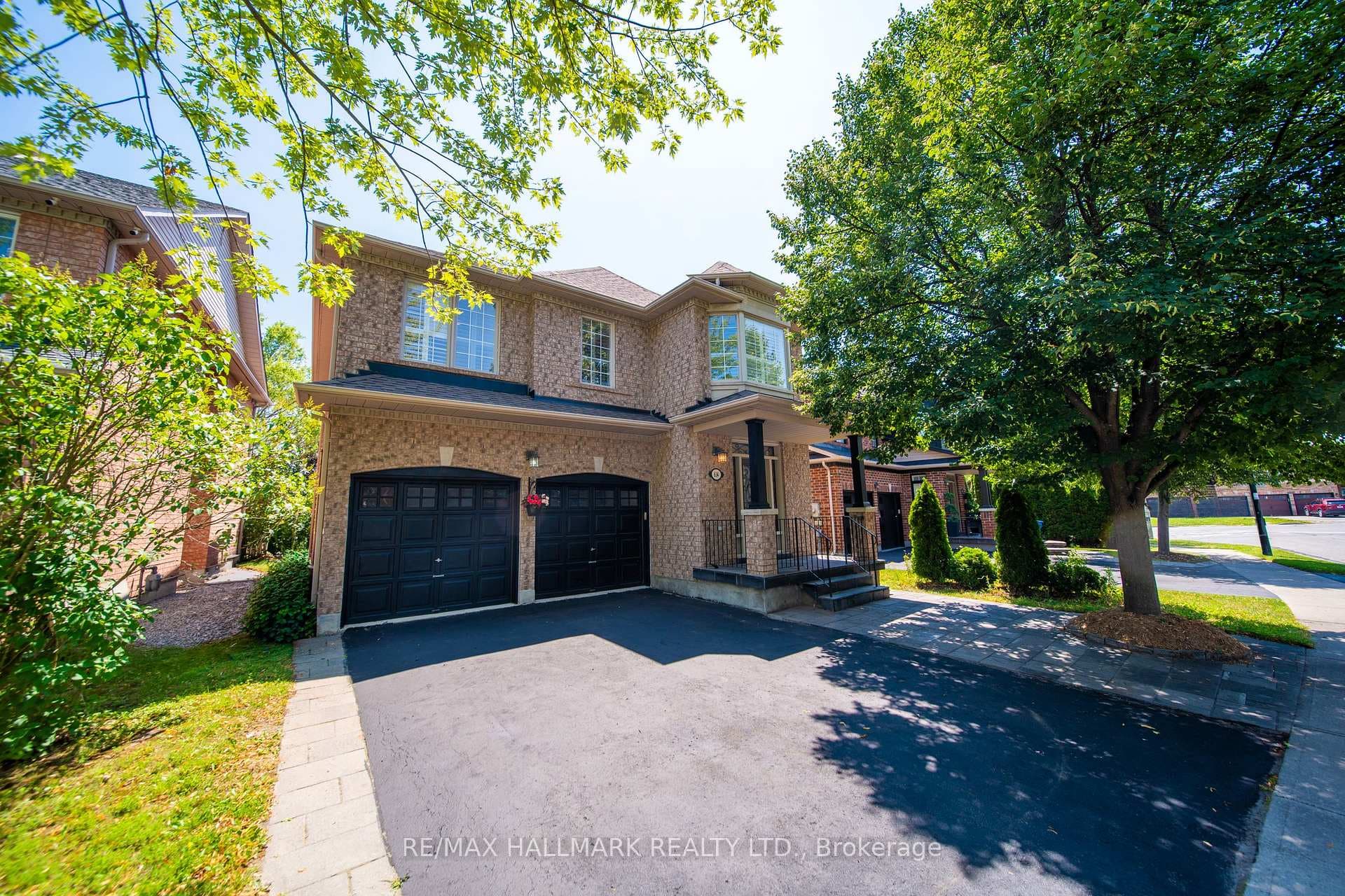614 Society Crescent photo 3