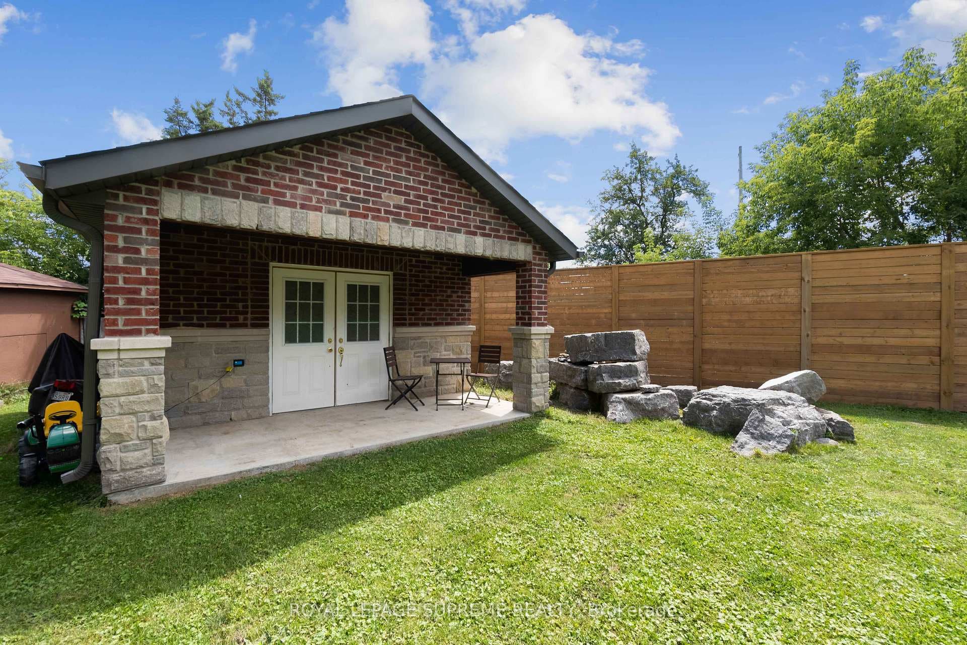 11 Hawman Avenue photo 37