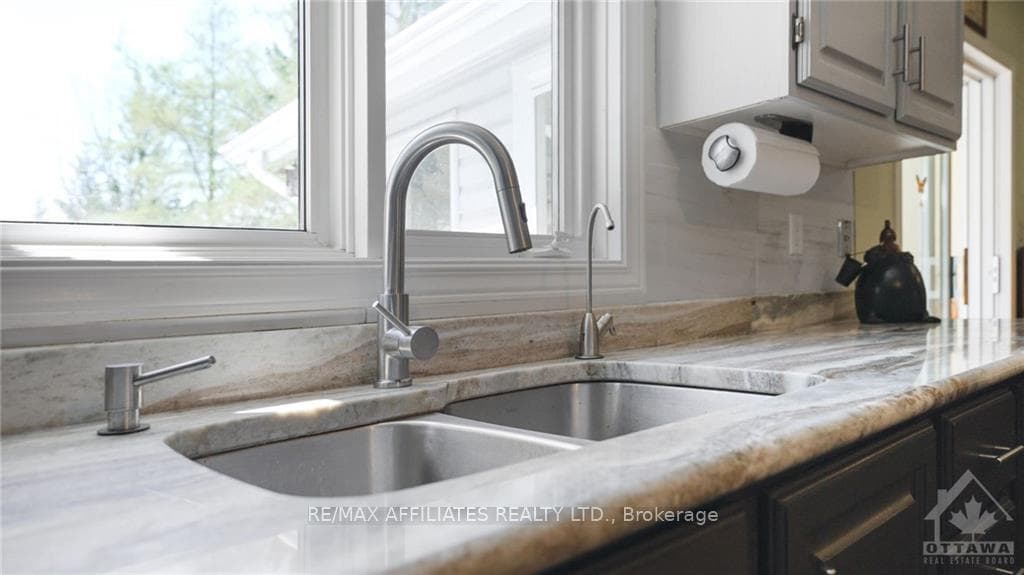 112 COLBORNE Street photo 13