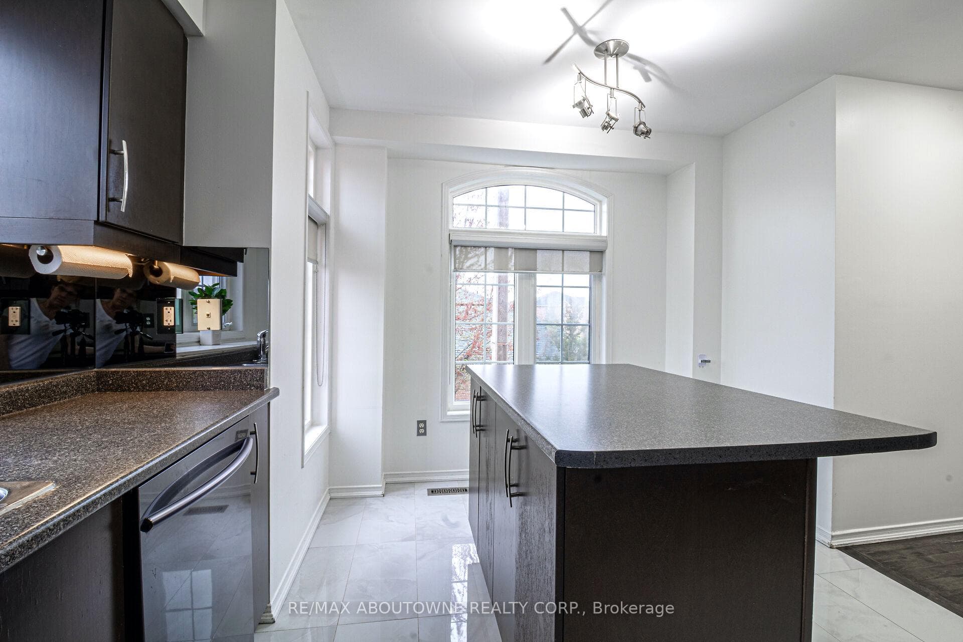 7121 Fairmeadow Crescent photo 19