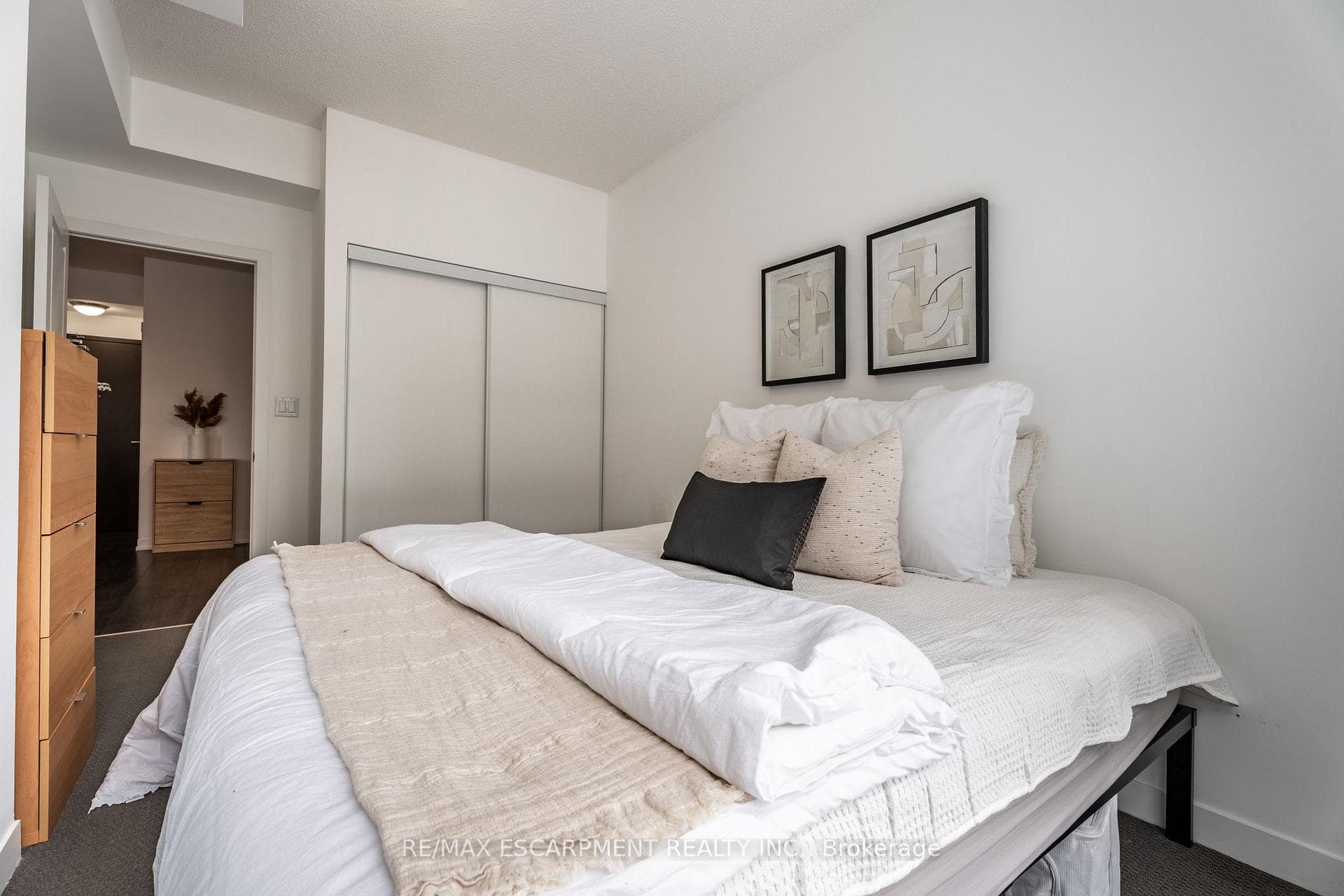 1284 Guelph Line Unit 220 photo 15