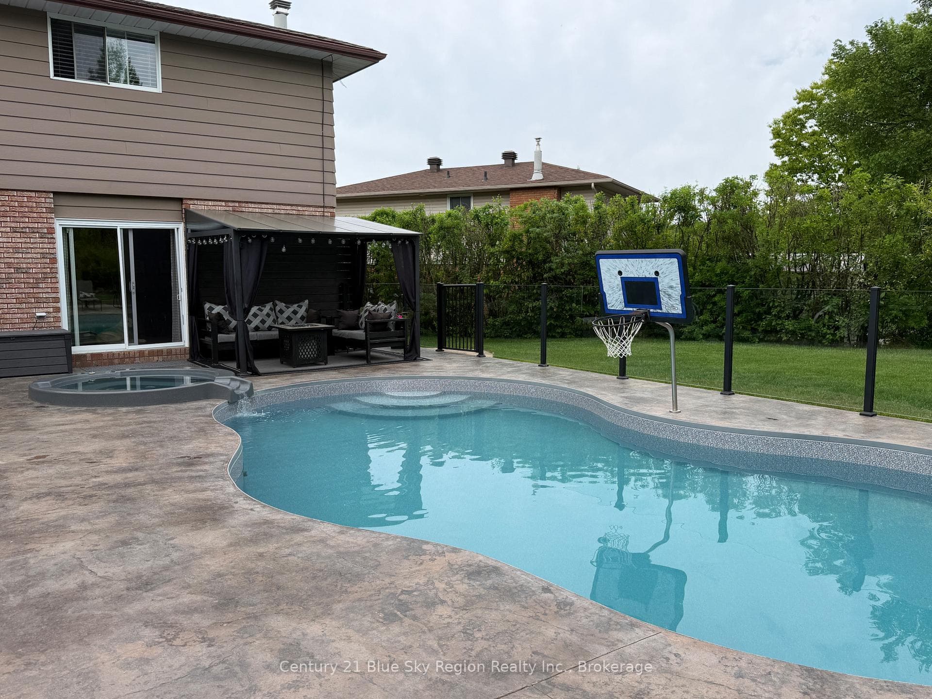 790 LAURENTIAN Avenue photo 31