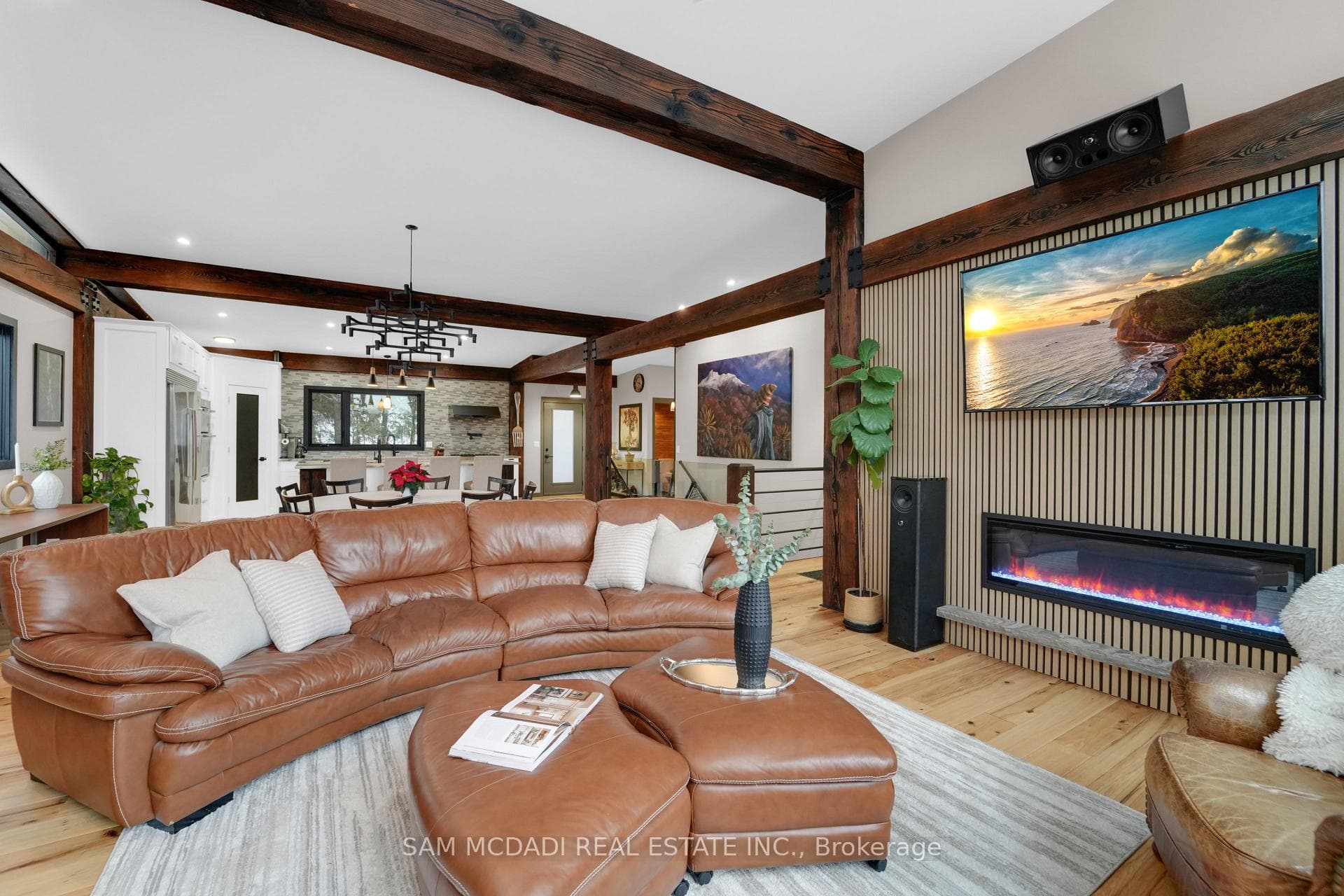 2084 Grand Boulevard photo 9