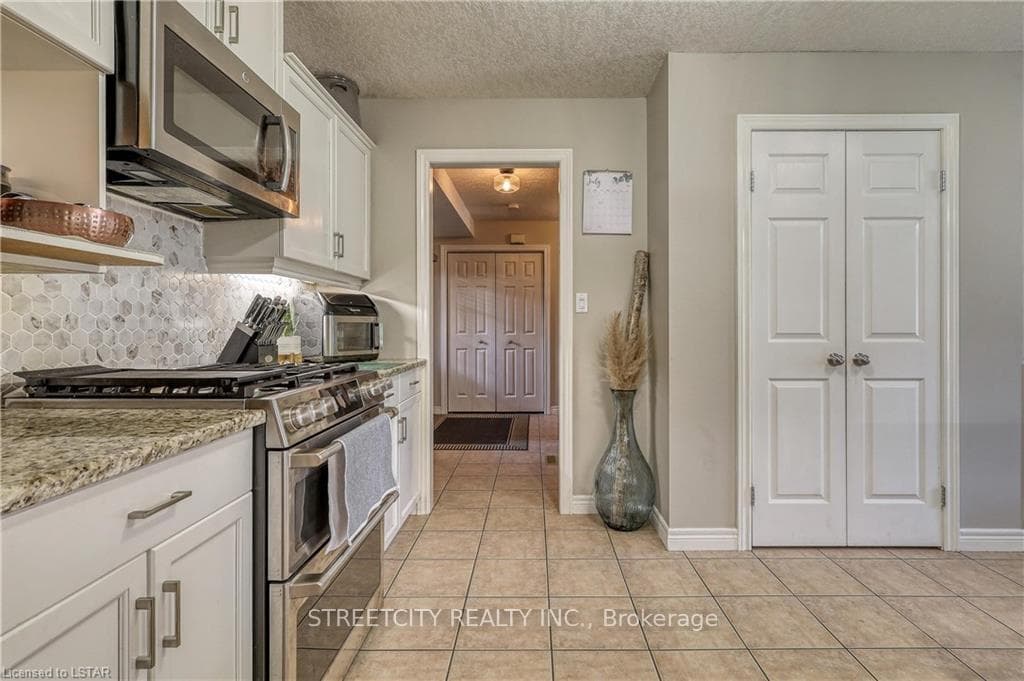 2 Mulberry Lane photo 14
