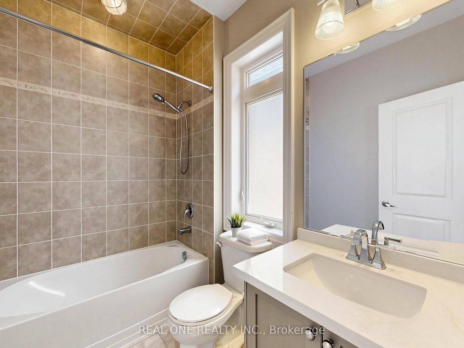 111 Headwind Boulevard photo 32