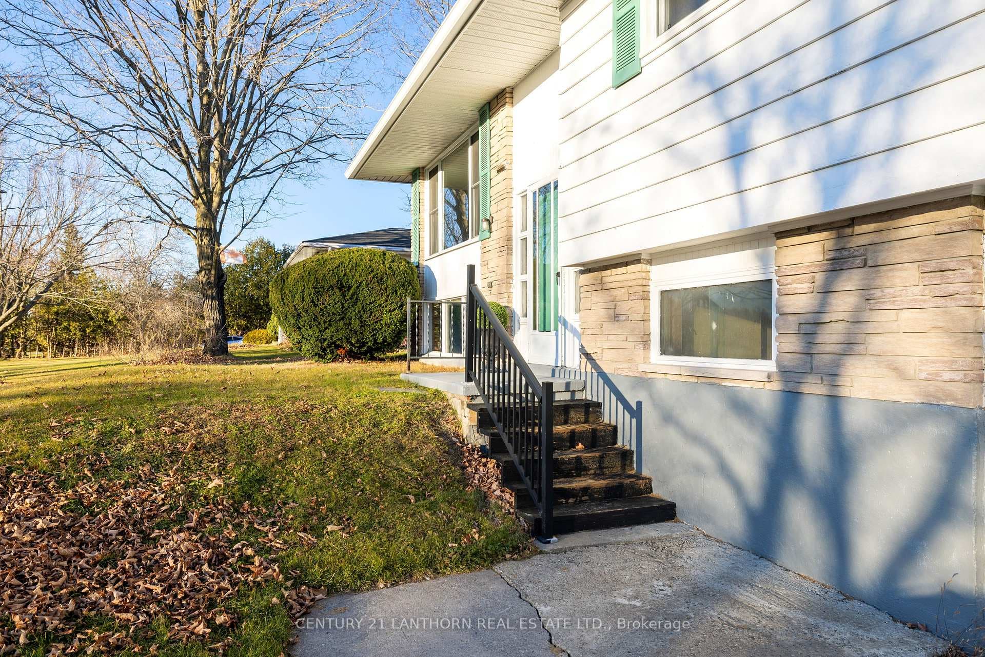 572 Whites Road photo 5
