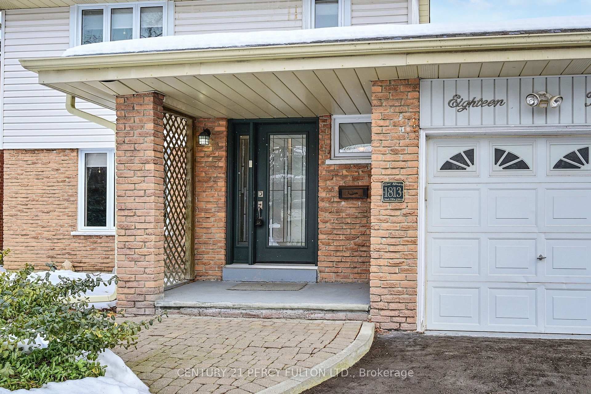 1813 Bronte Square photo 3