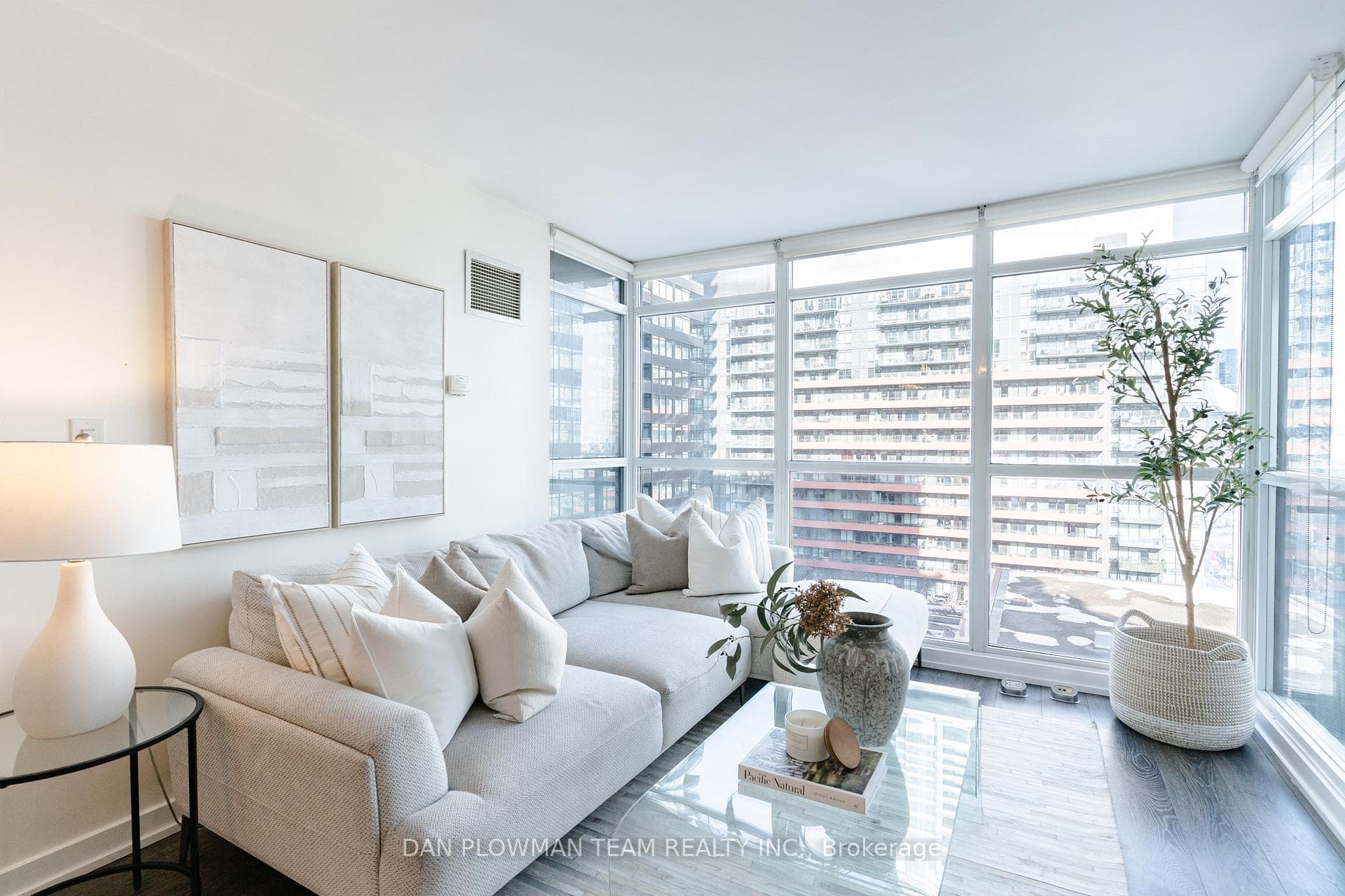 8 Telegram Mews Unit 1006 photo 9