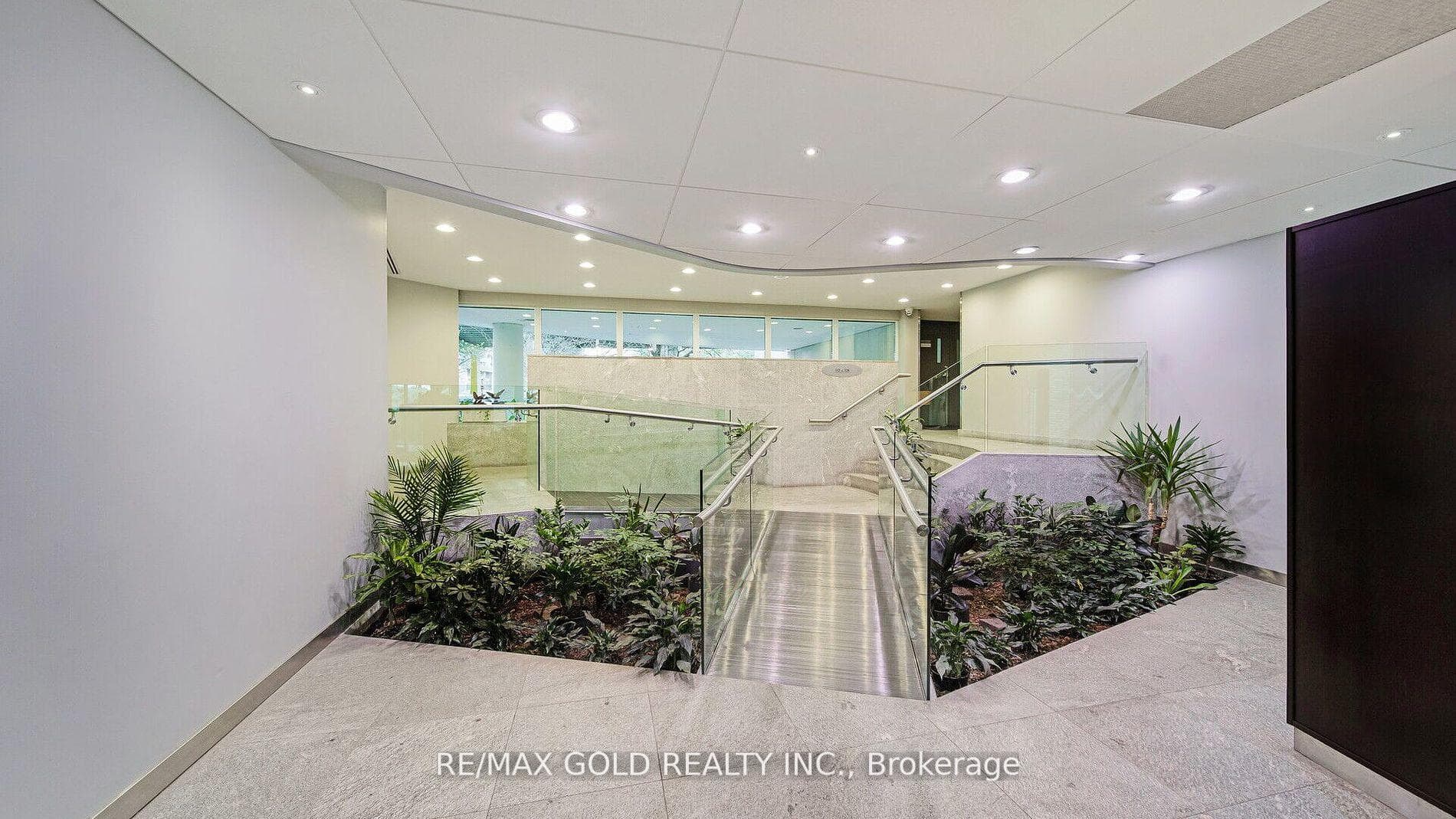 550 Queens Quay Unit 509 photo 30
