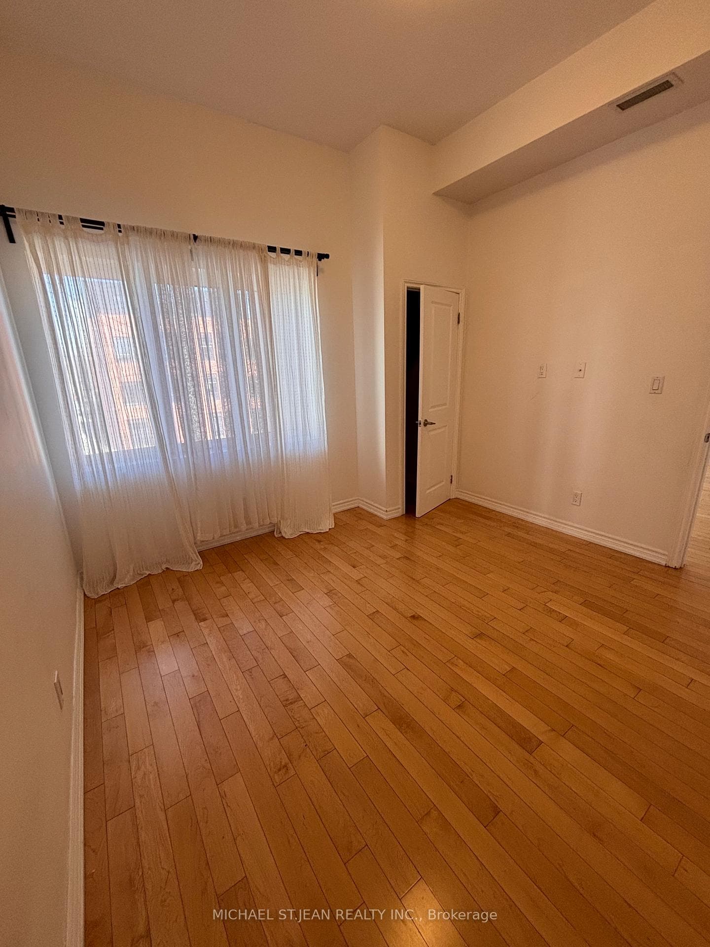 130 Wellington Street Unit 201 photo 15