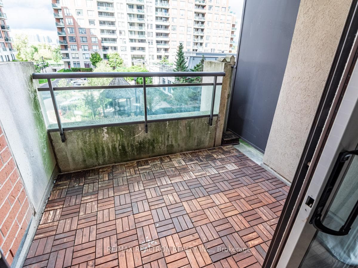 310 Red Maple Road Unit 306 photo 18