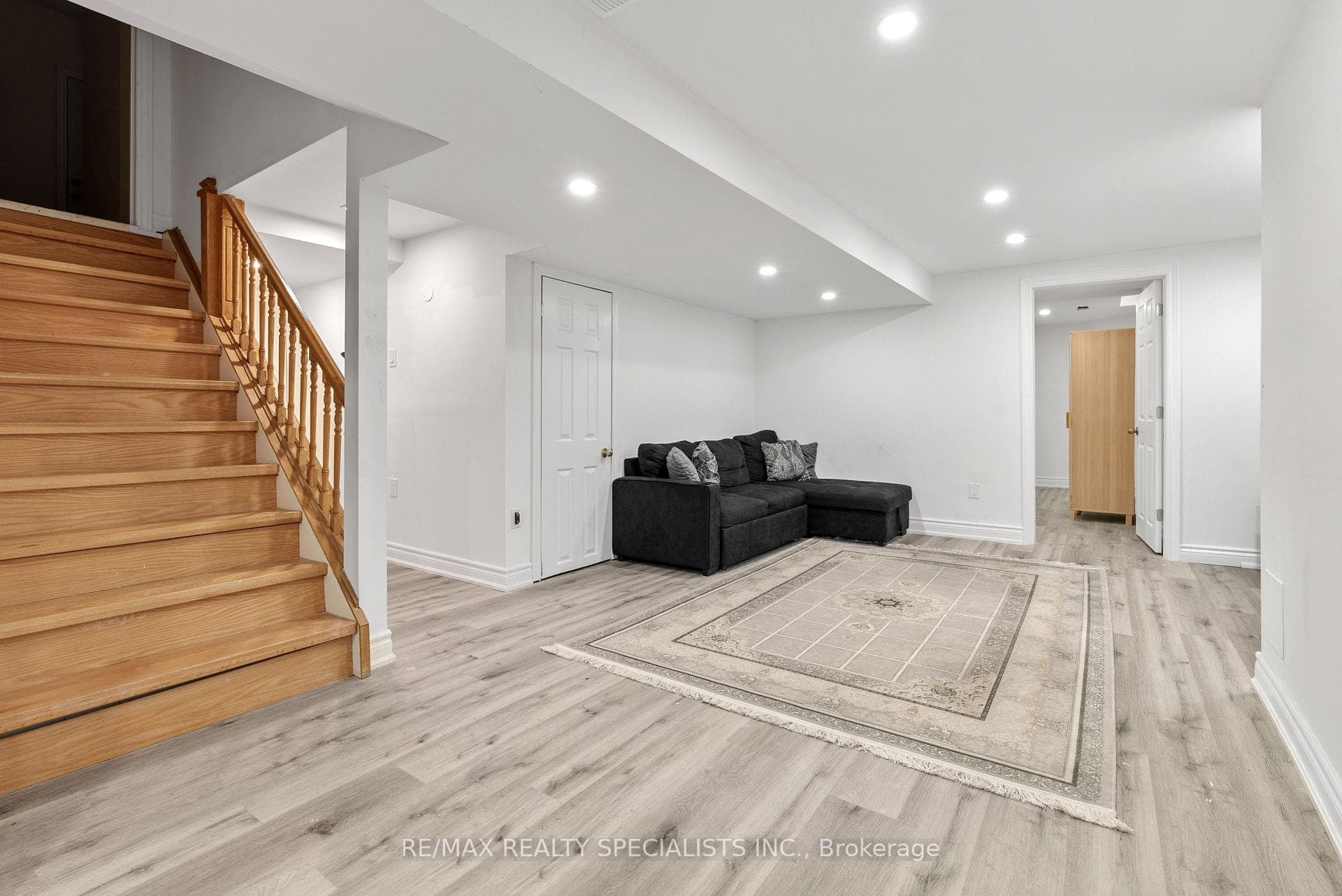3234 Camberwell Drive photo 3