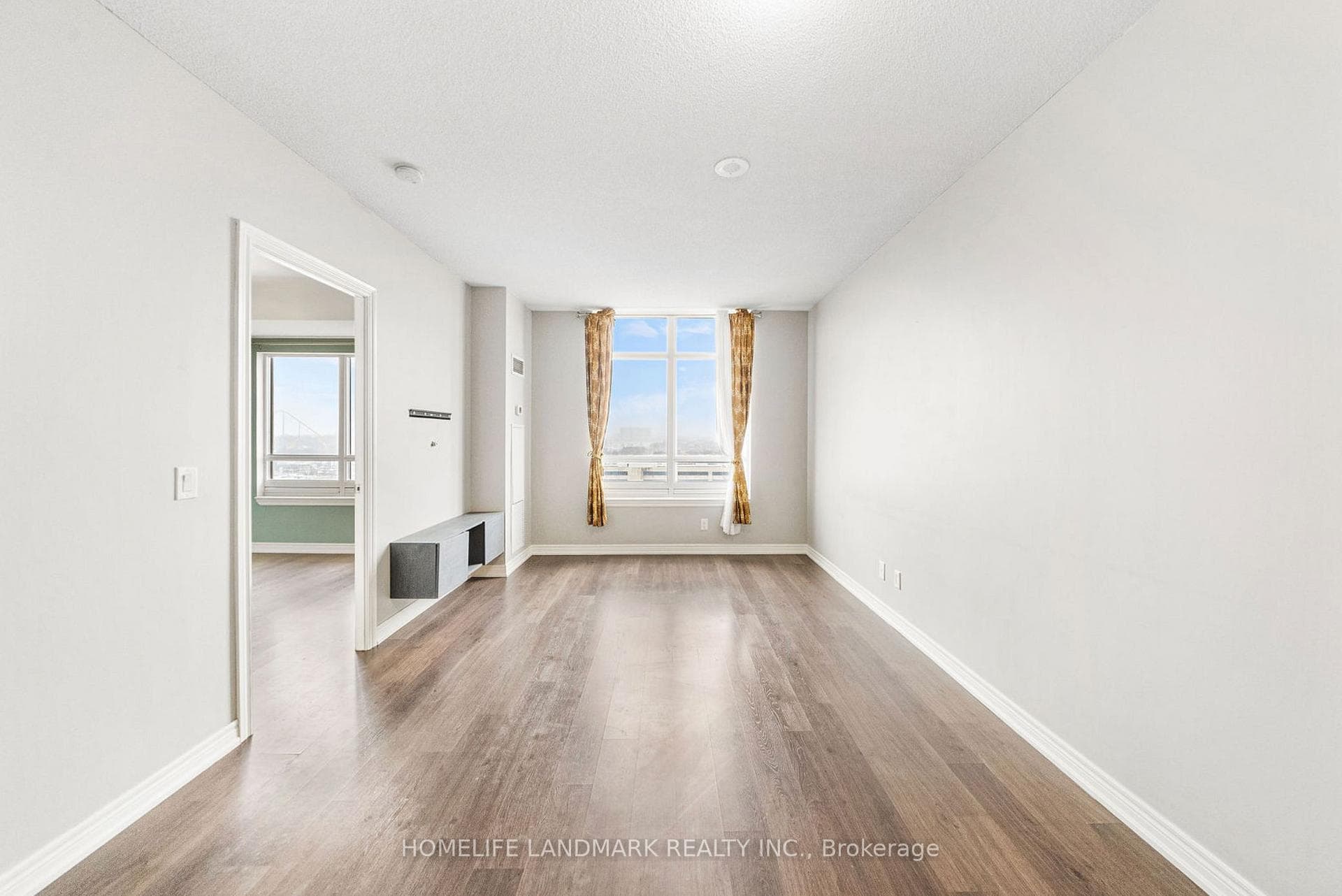 9245 Jane Street Unit 1212 photo 3