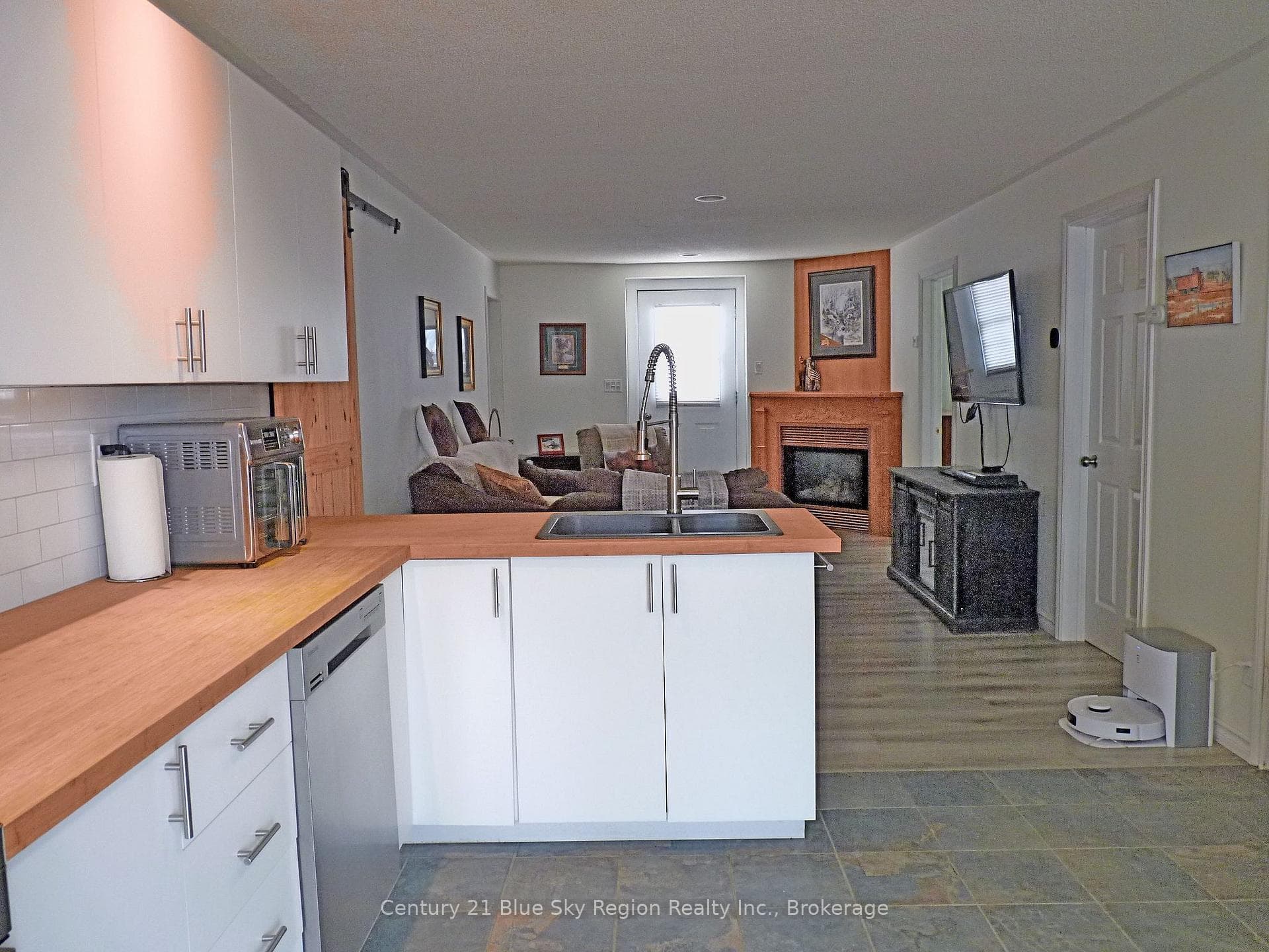 FROM KITCHEN TO LIVINGROOM