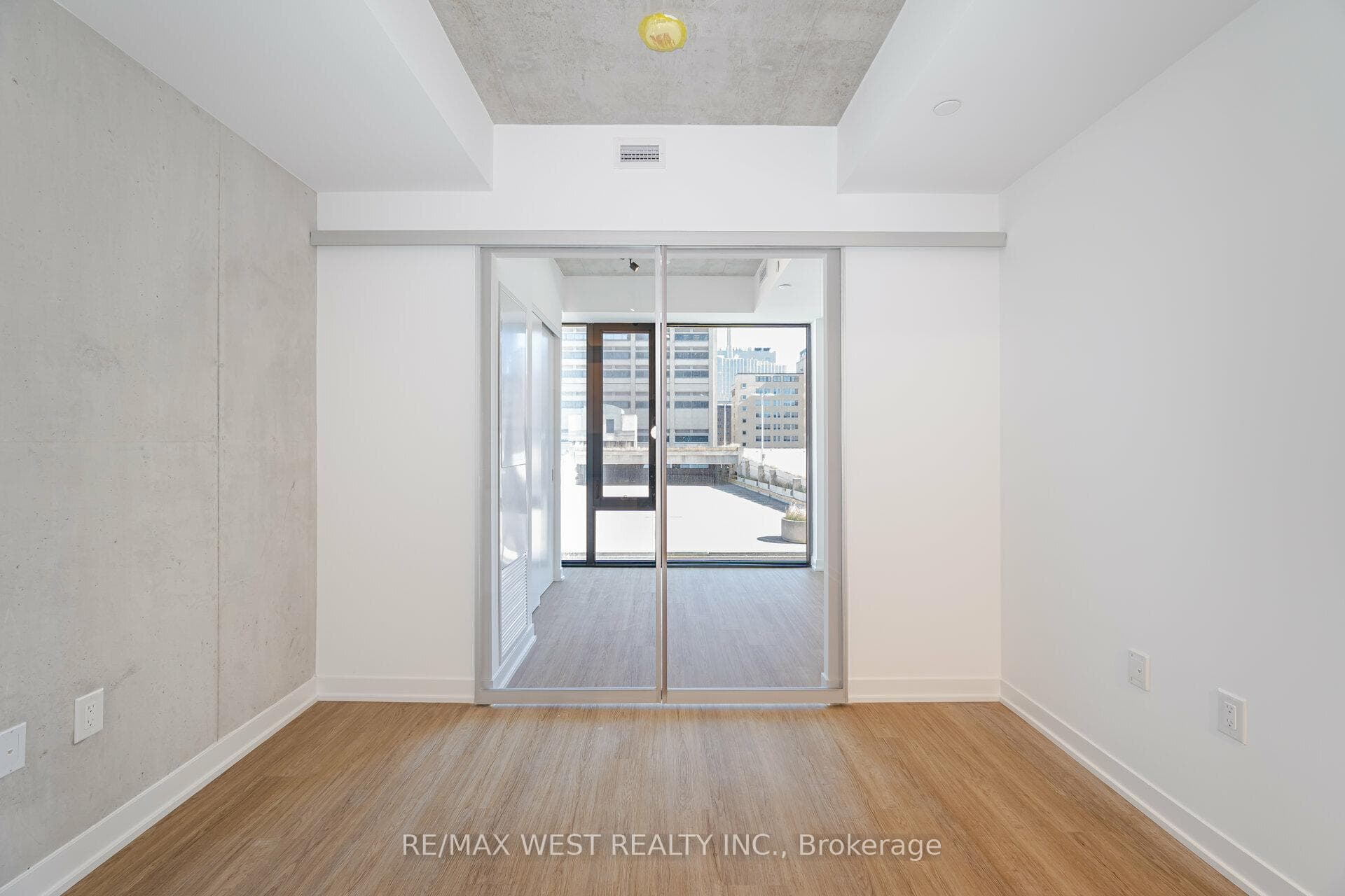 195 McCaul Street Unit 611 photo 15