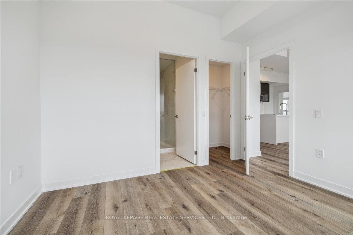 395 Dundas Street Unit 529 photo 19