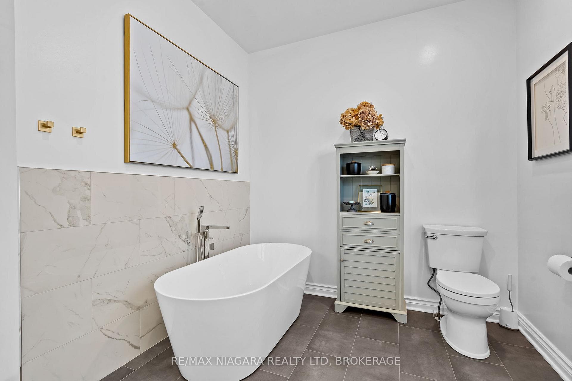 Ensuite Soaker Tub