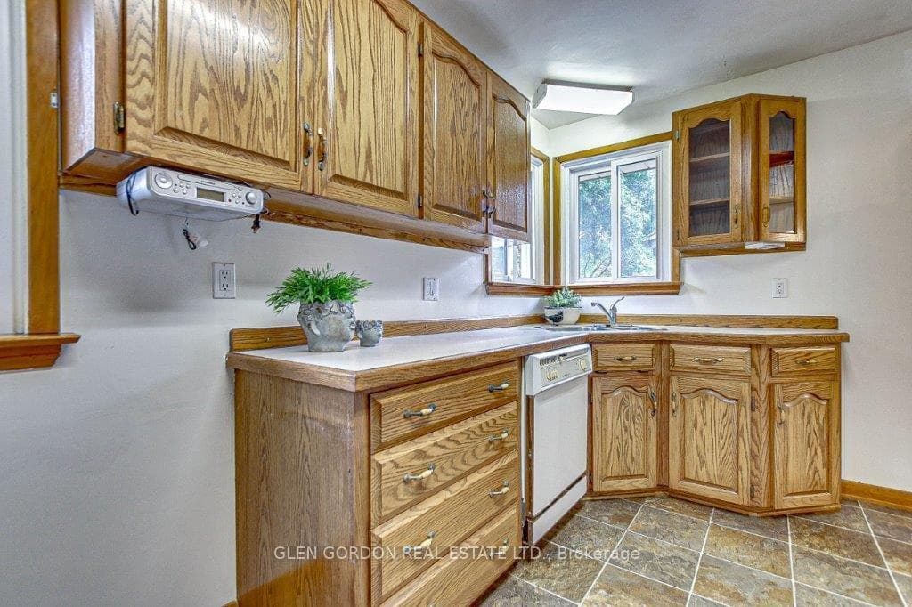 52 Arcadia Crescent photo 10