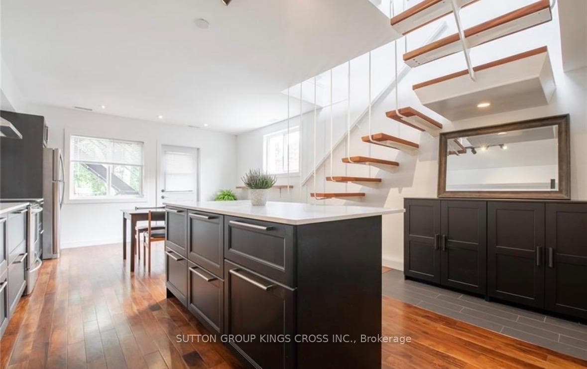 179 John Street Unit Upper photo 2