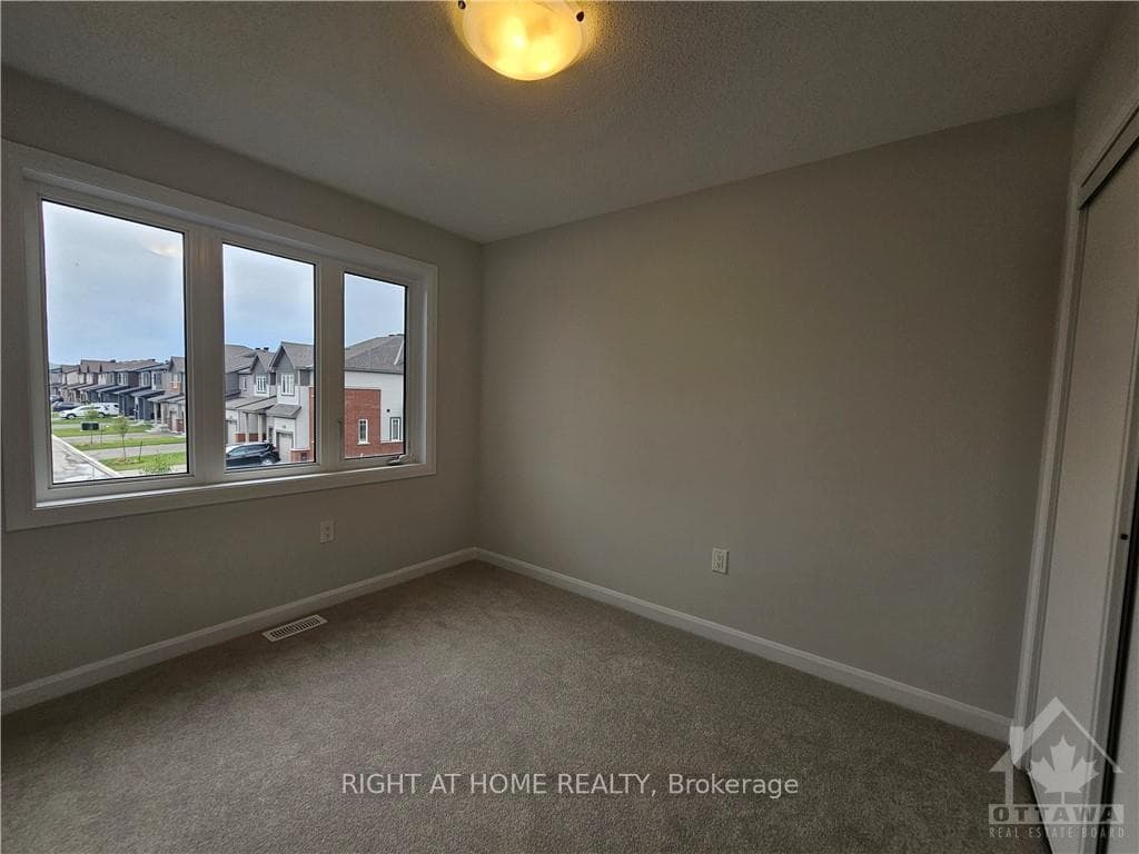 417 SILICON Way photo 18