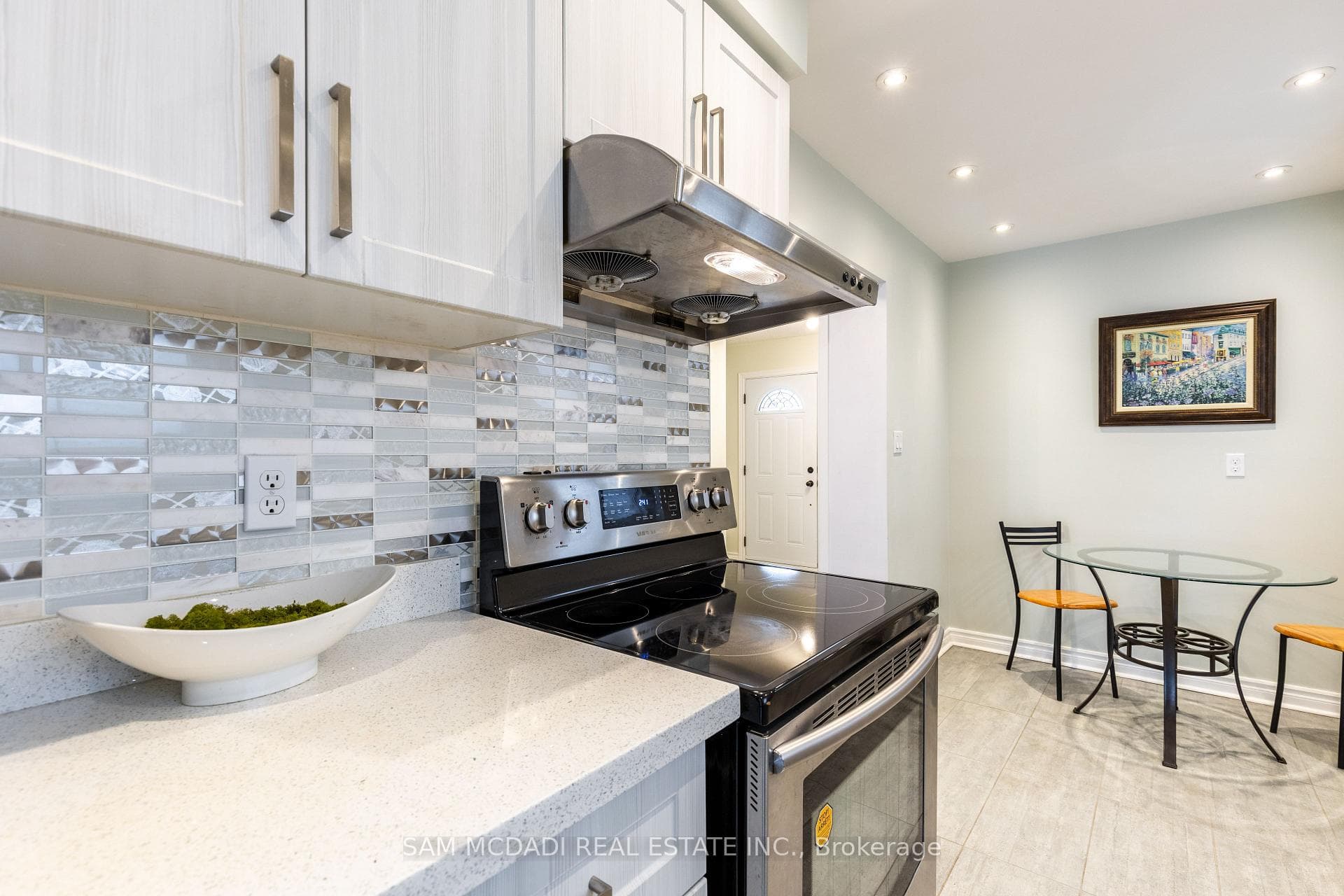 621 Galloway Crescent photo 14