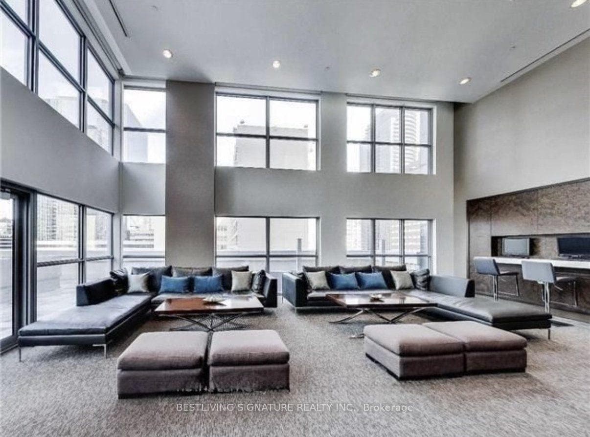 386 Yonge Street Unit 1409 photo 18