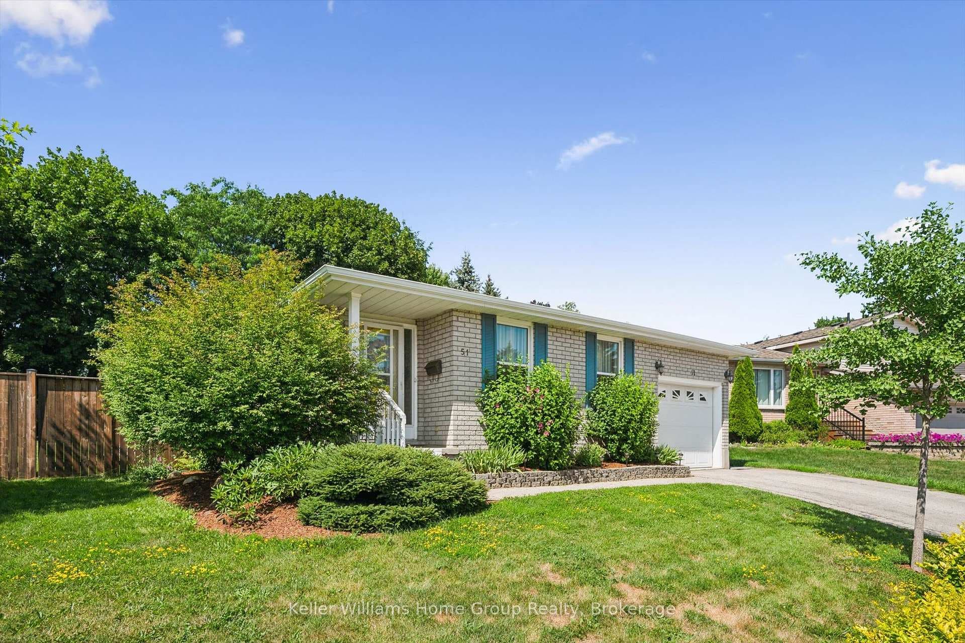 51 Dunhill Crescent photo 4