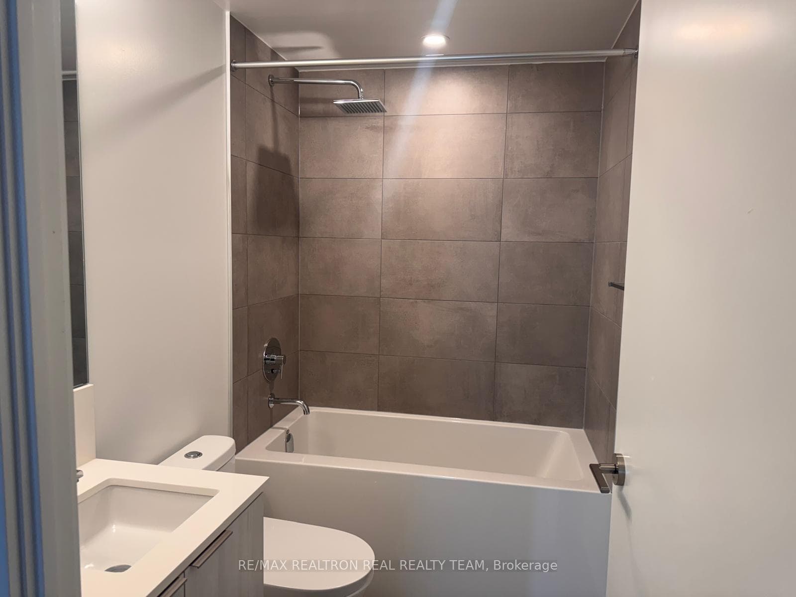 8 Wellesley Street Unit 607 photo 28