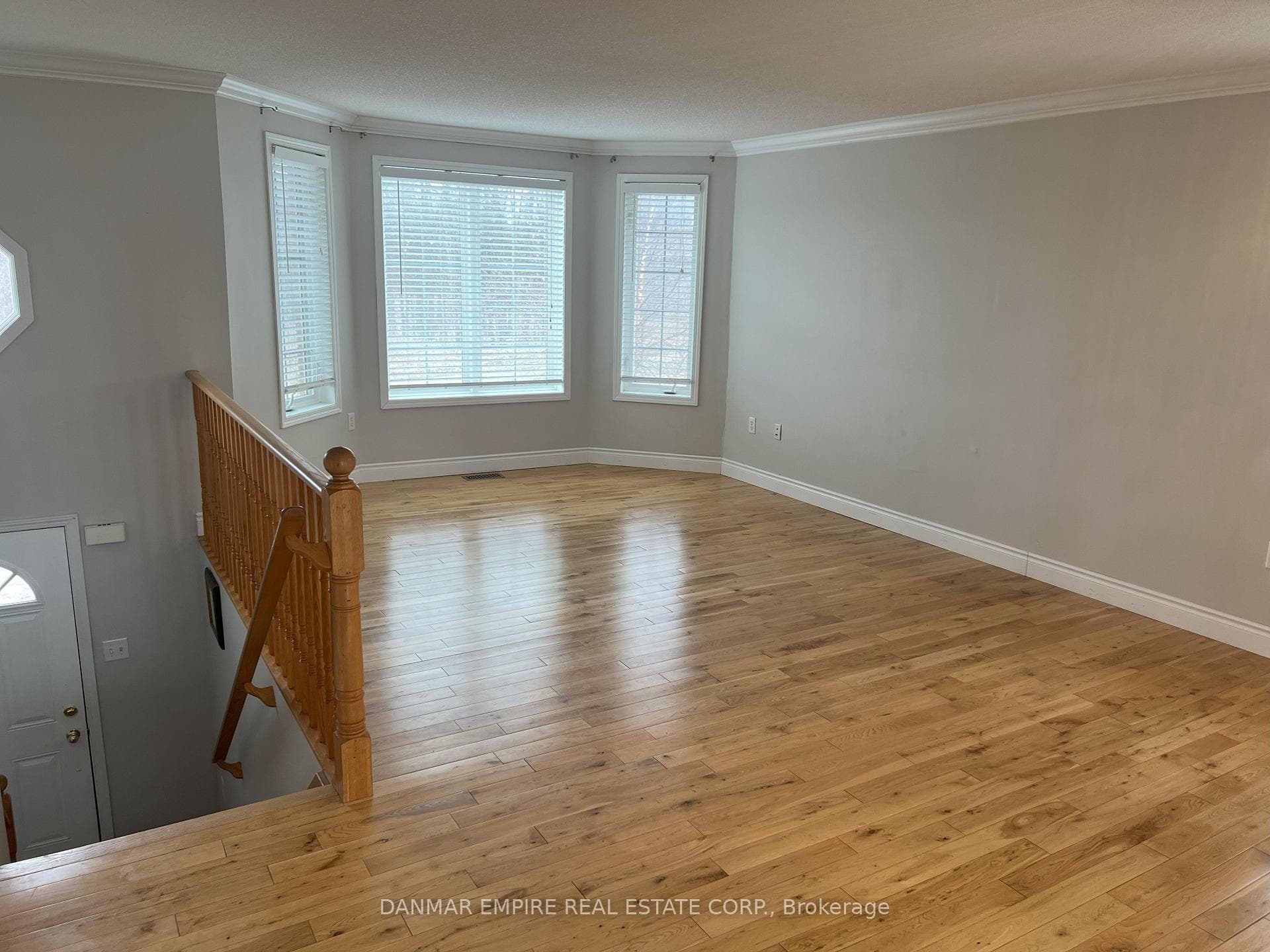 98 Sandringham Drive Unit Upper photo 2