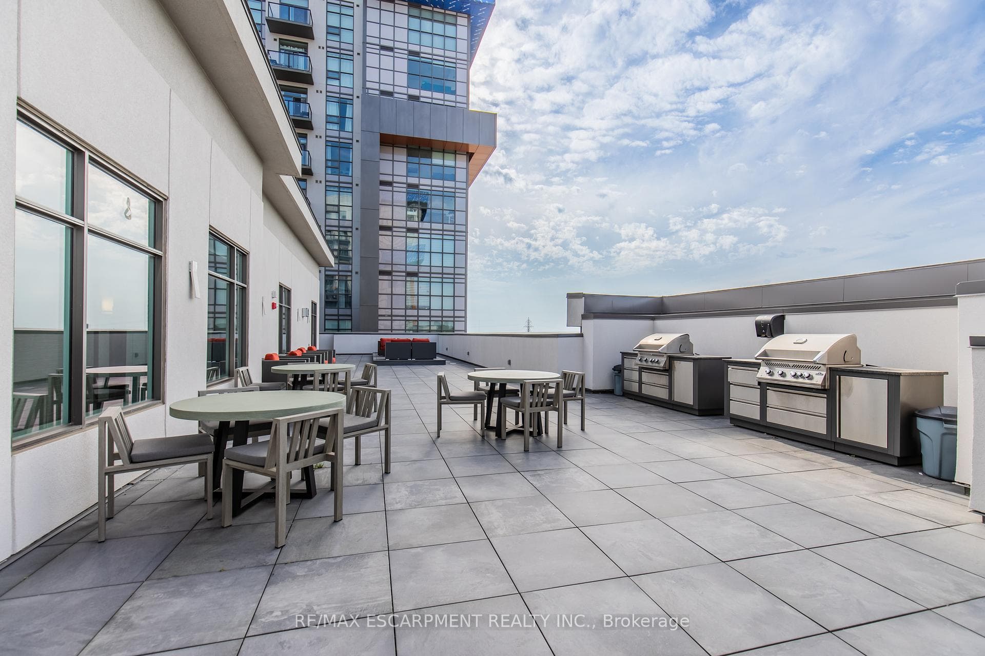 450 Dundas Street Unit 413 photo 33