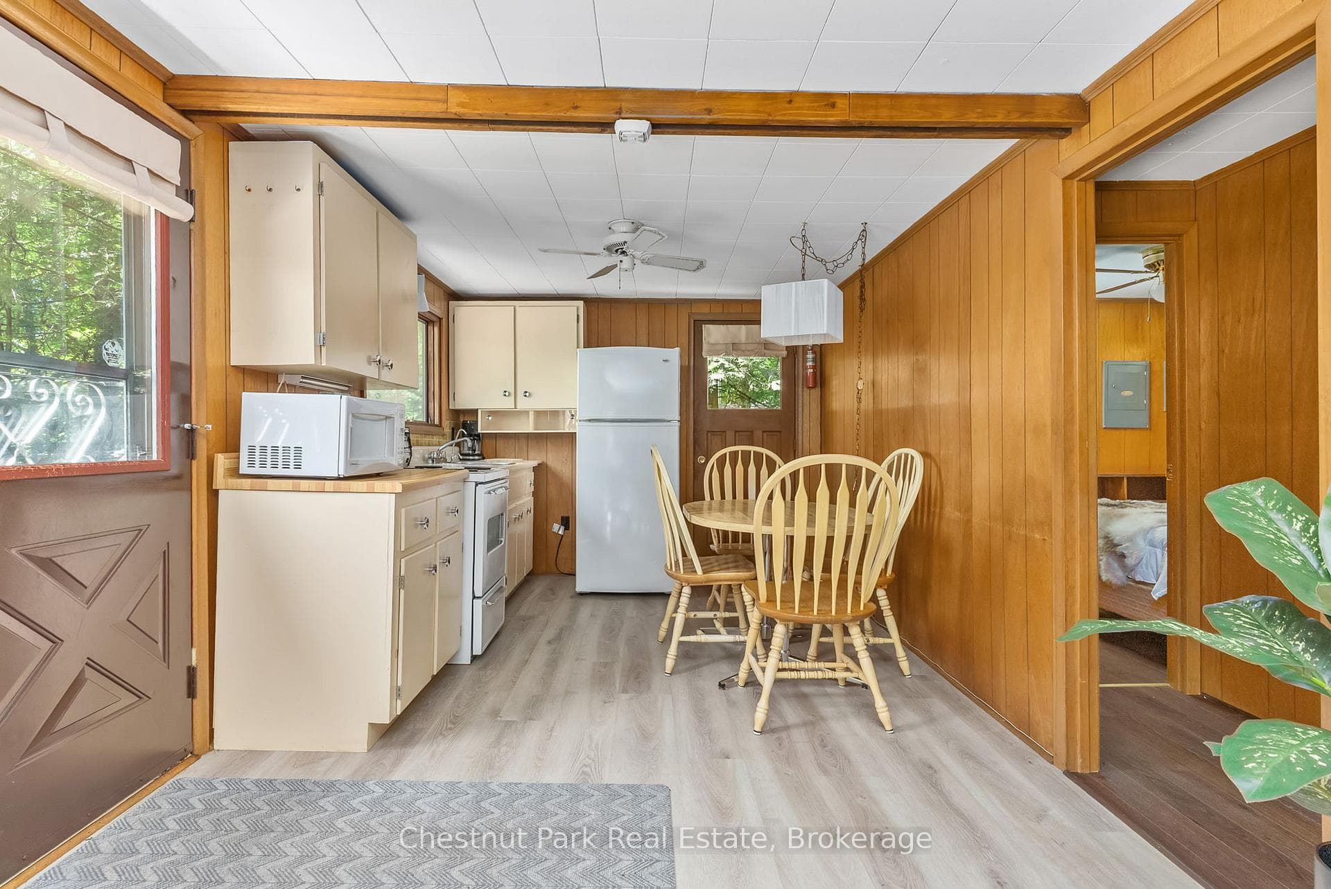 1054 10 Deewood Drive photo 14