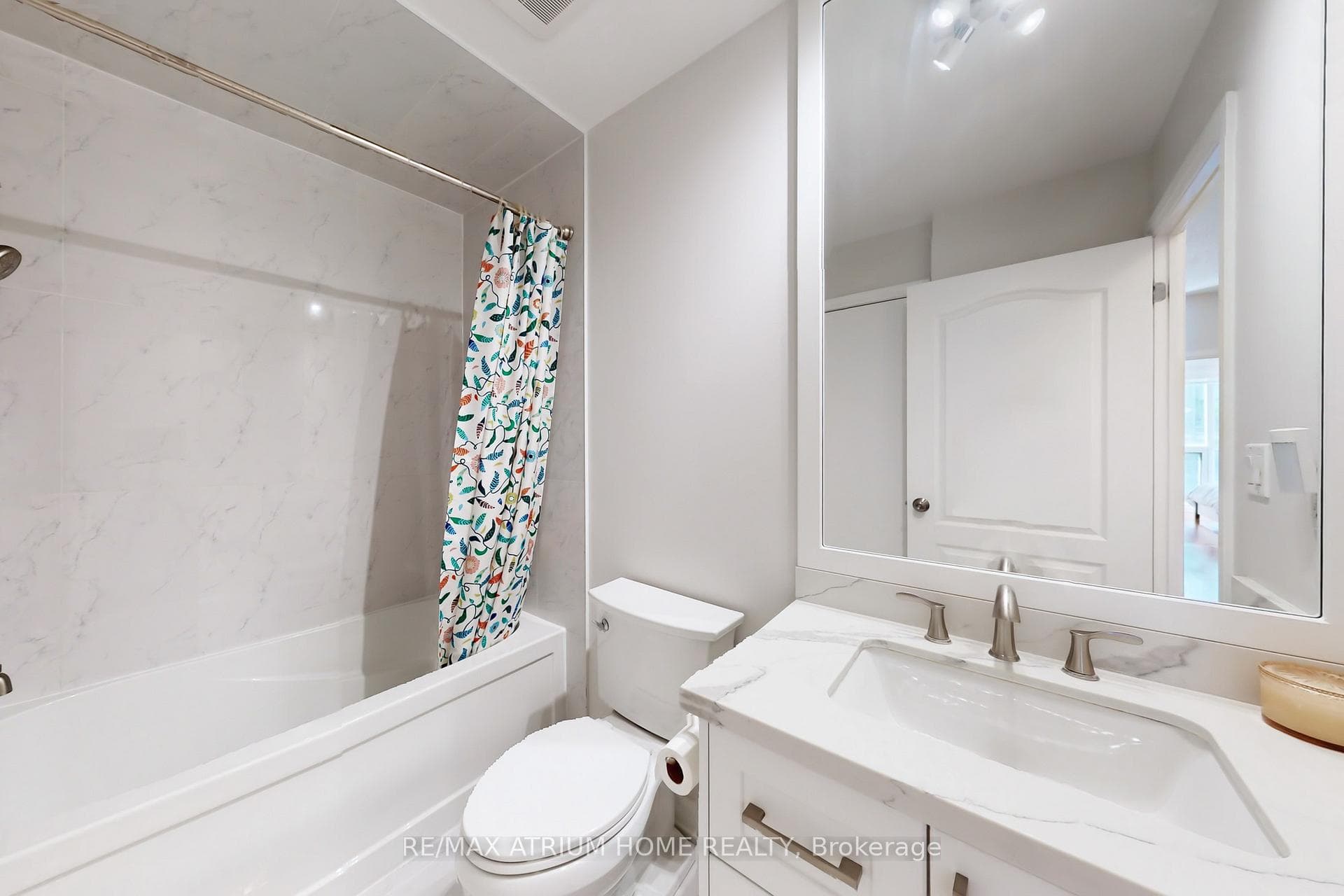 18 Beverley Street Unit 709 photo 23
