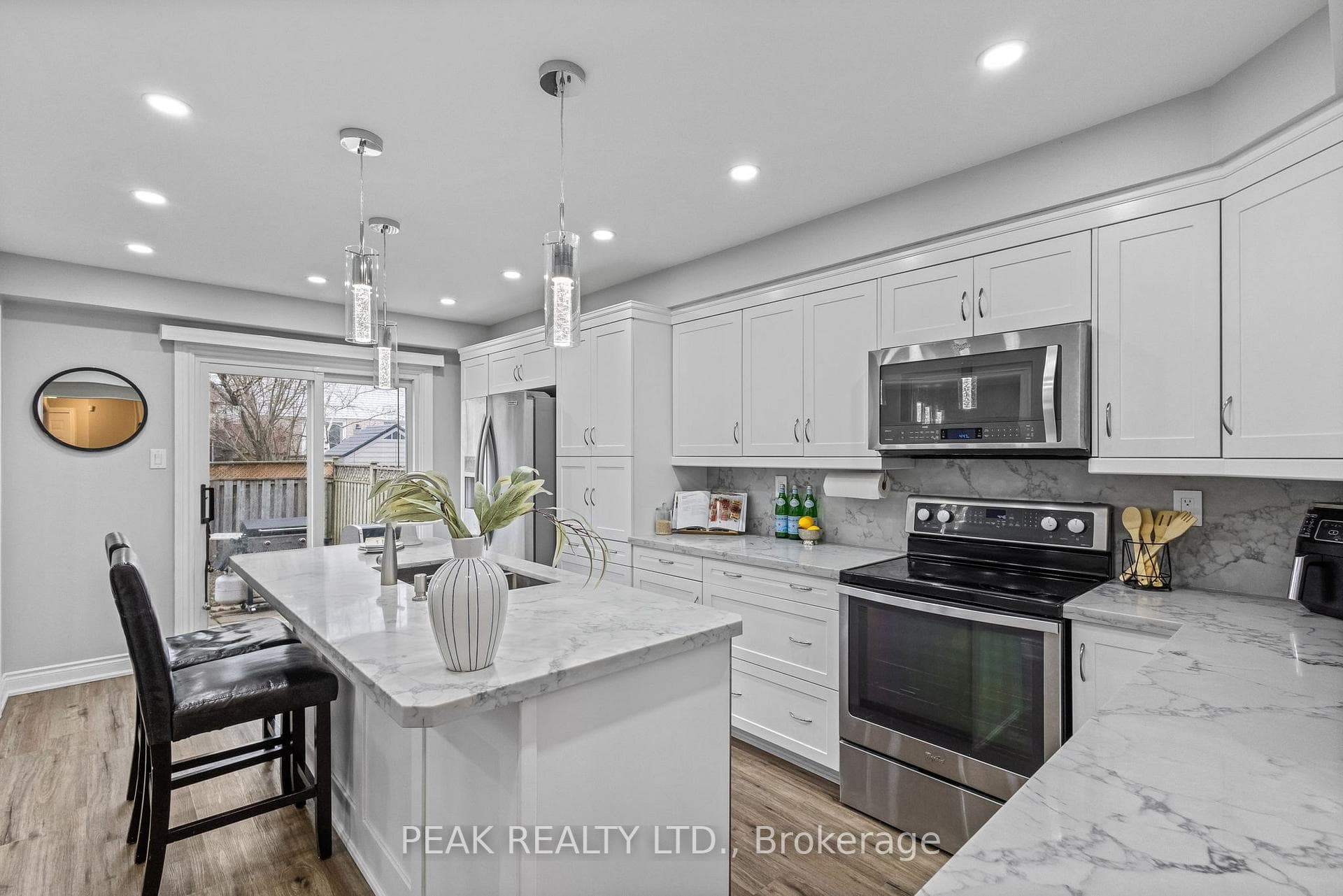 76 Fry Crescent photo 11