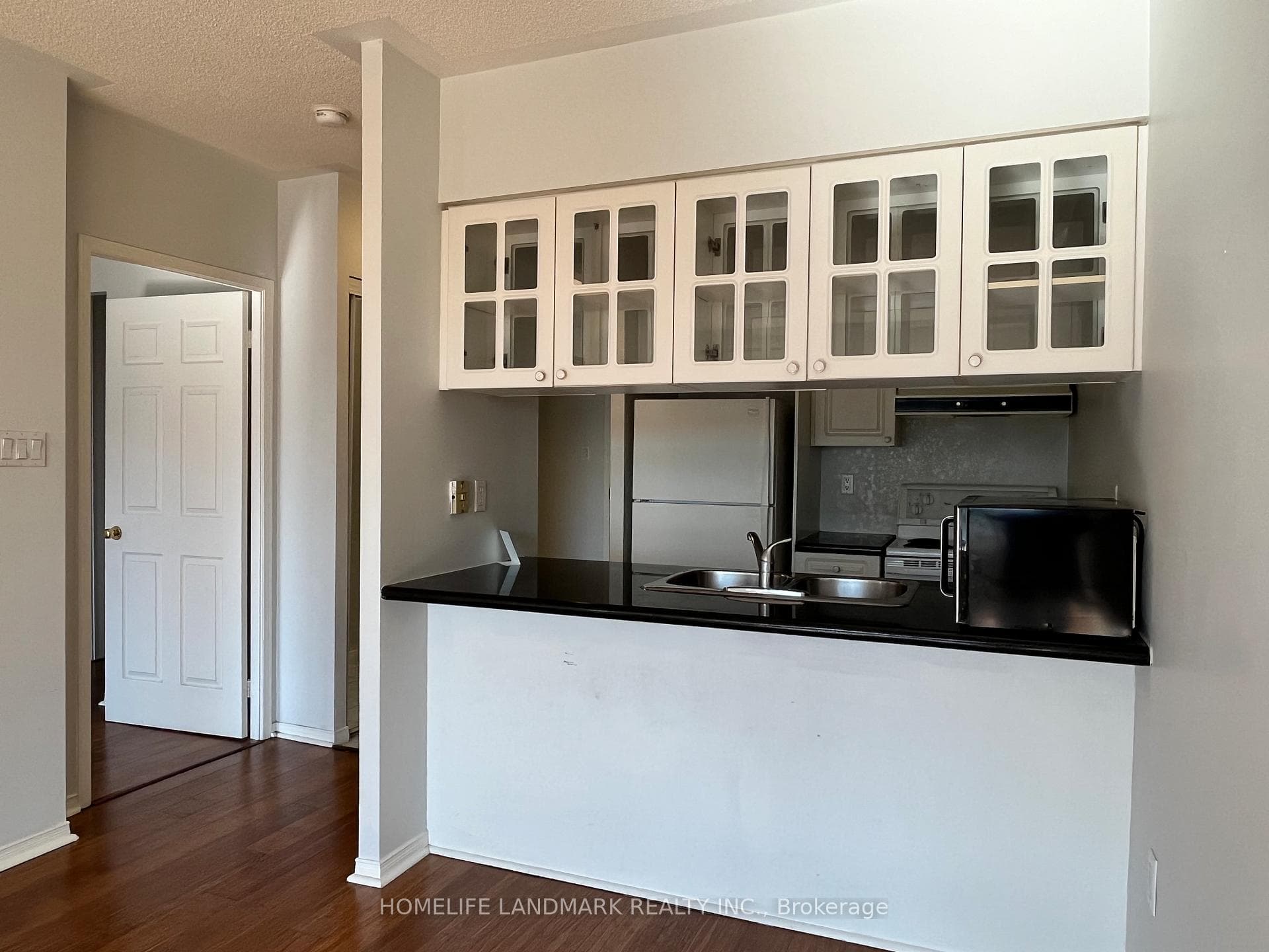 887 Bay Street Unit 909 photo 8