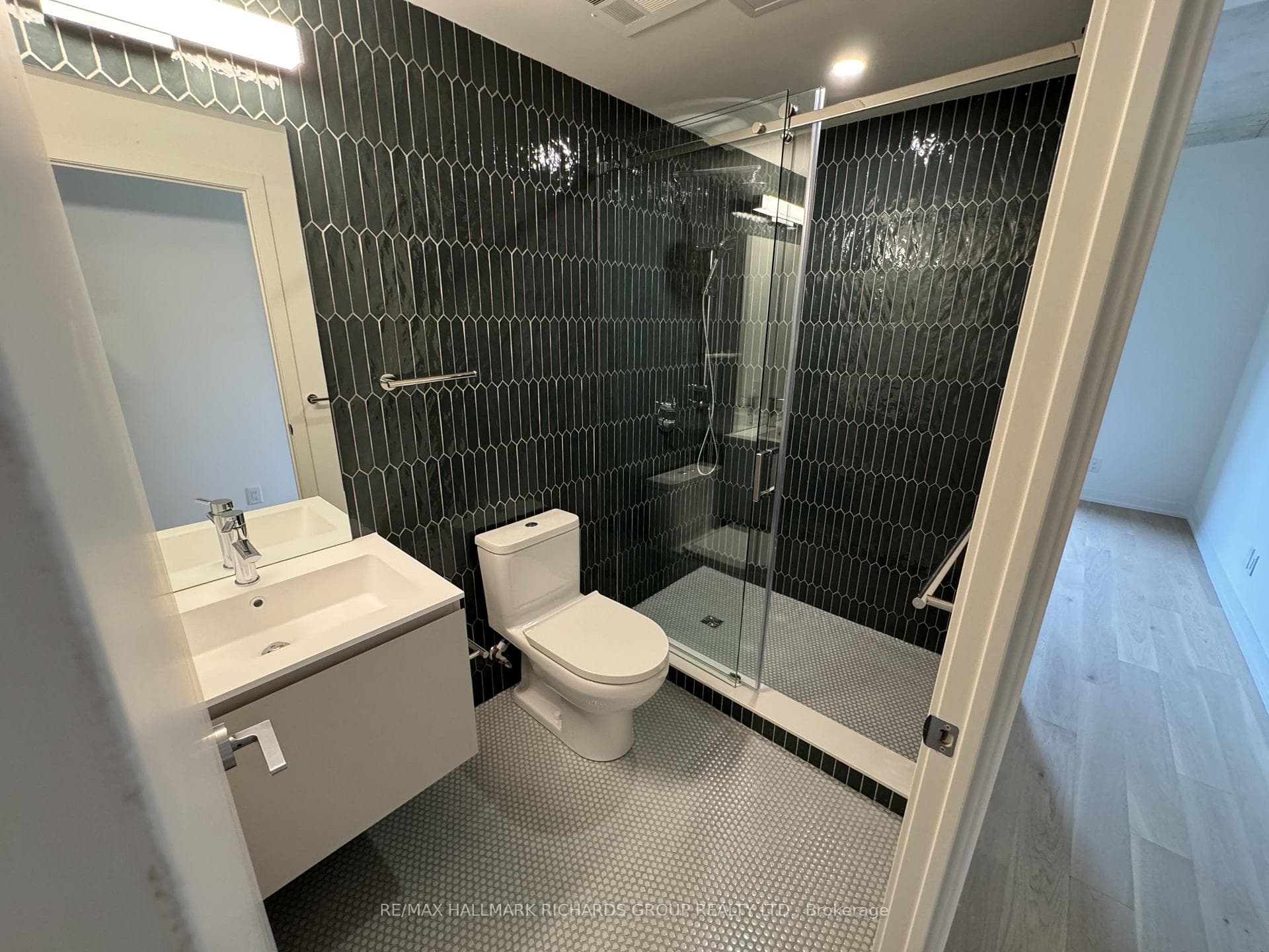 761 Queen Street Unit 401 photo 15
