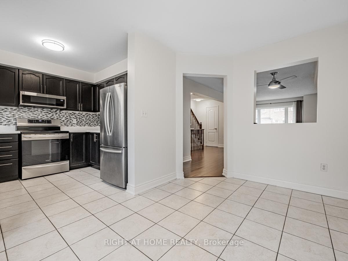 80 Acorn Place Unit 19 photo 15