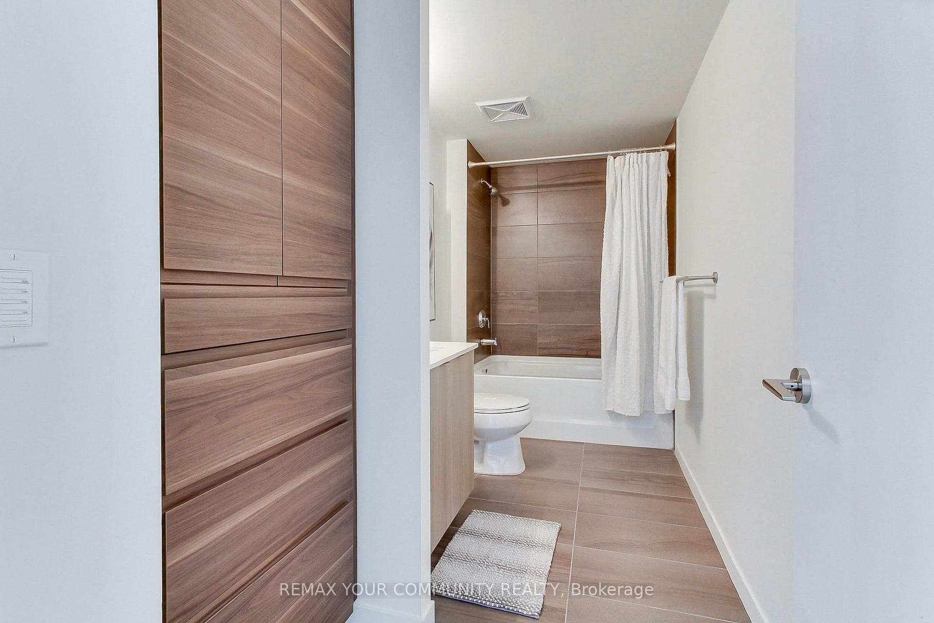 3237 Bayview Avenue Unit 609 photo 34