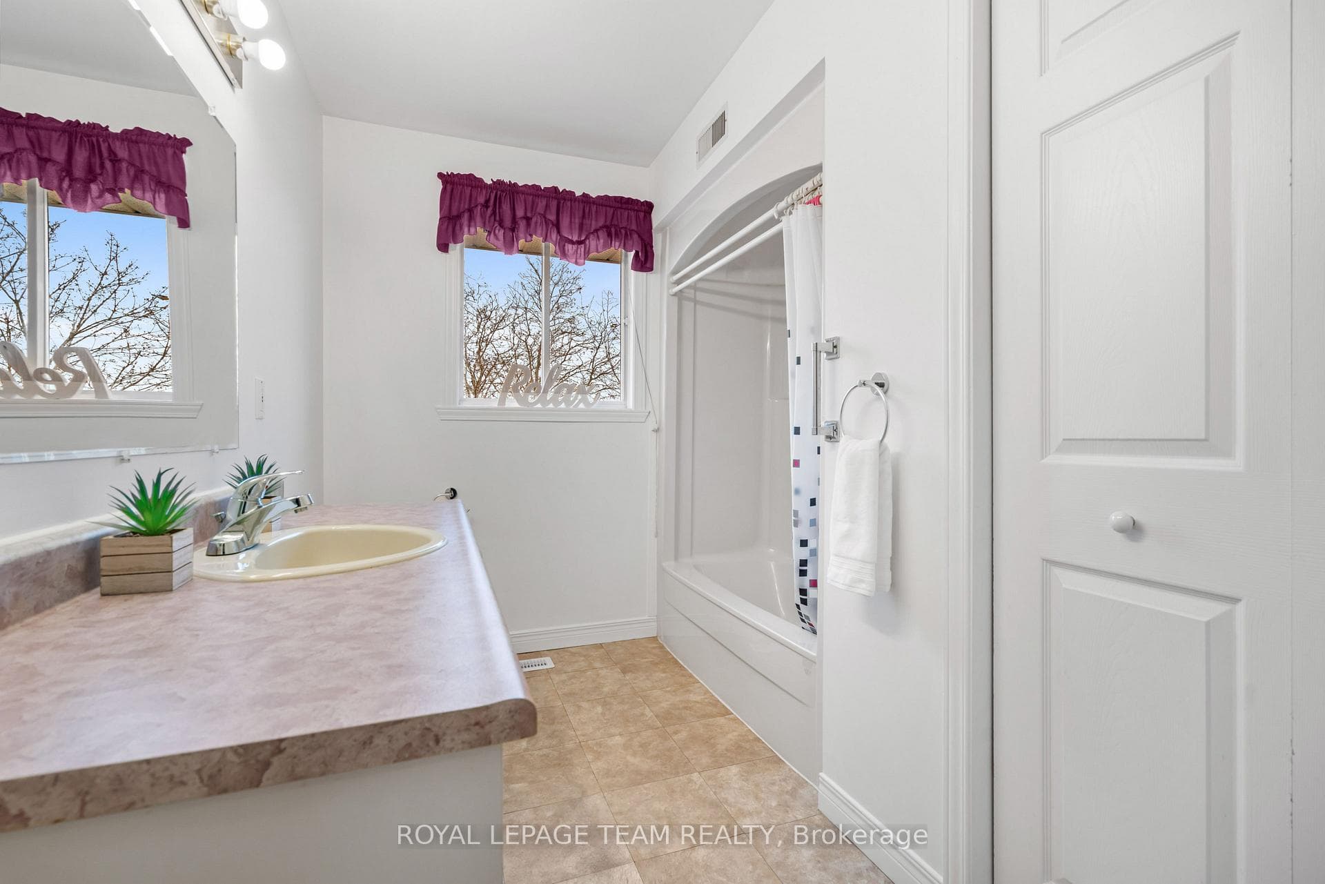 52 Rowan Drive photo 17