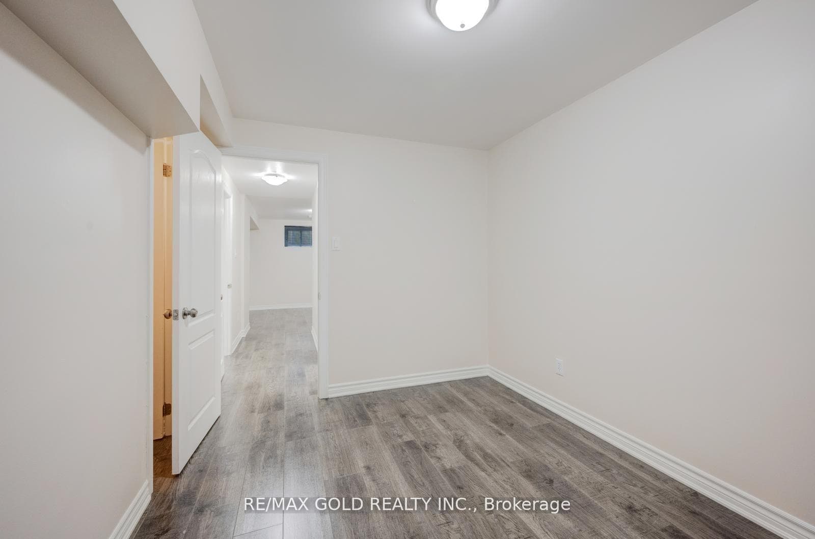 6258 Atherly Crescent photo 35