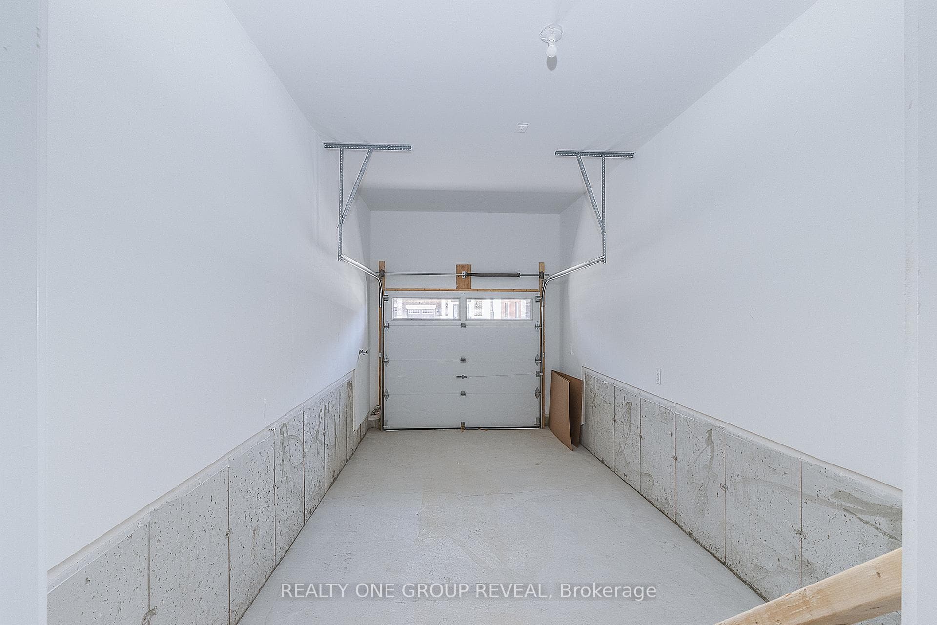 130 Leslie Richards Street photo 32