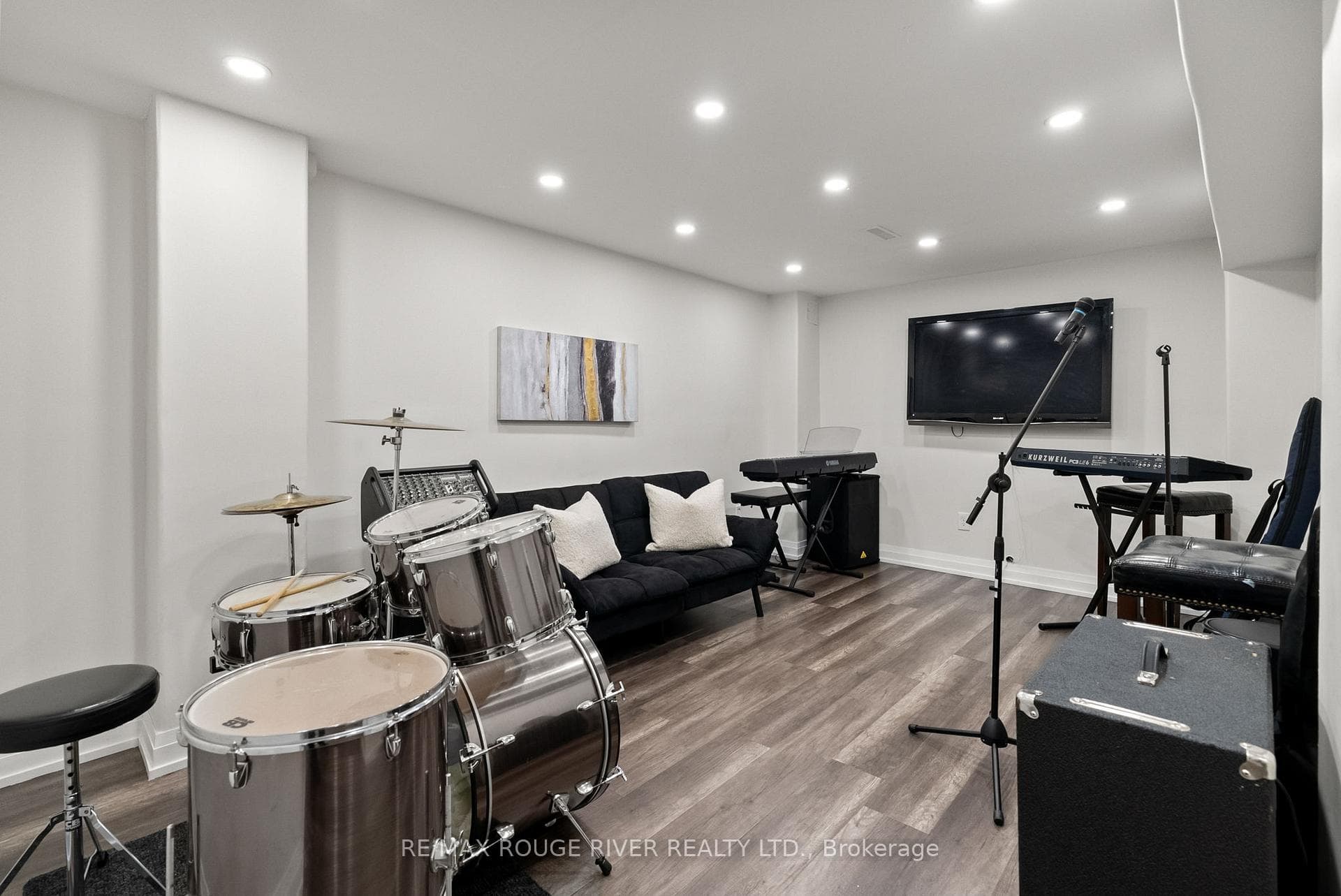 94 Donlevy Crescent photo 28