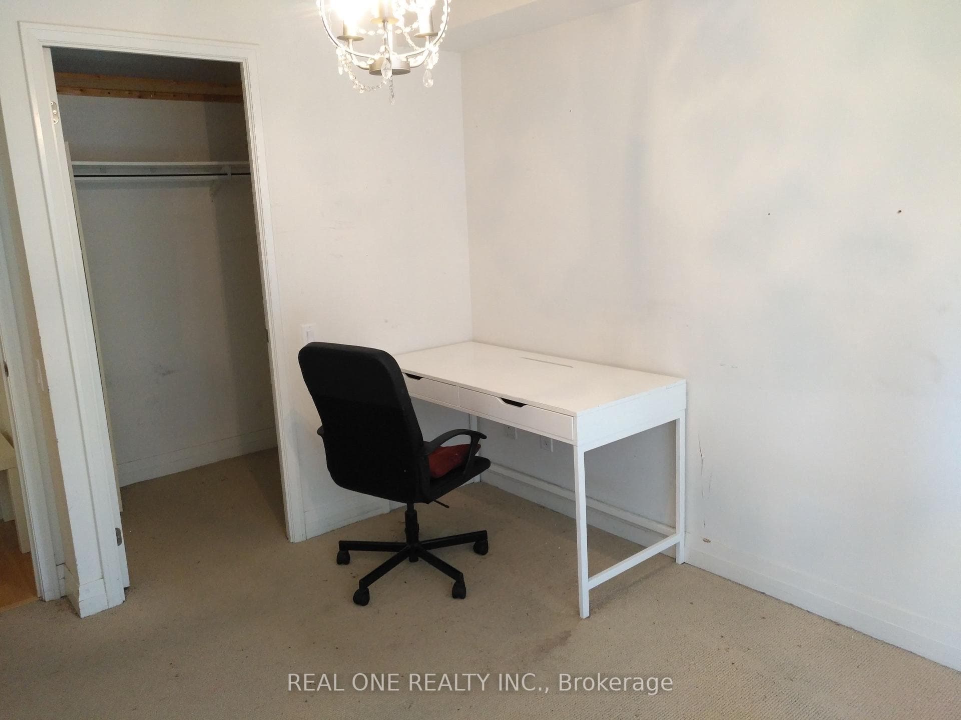 21 Carlton Street Unit 306 photo 7