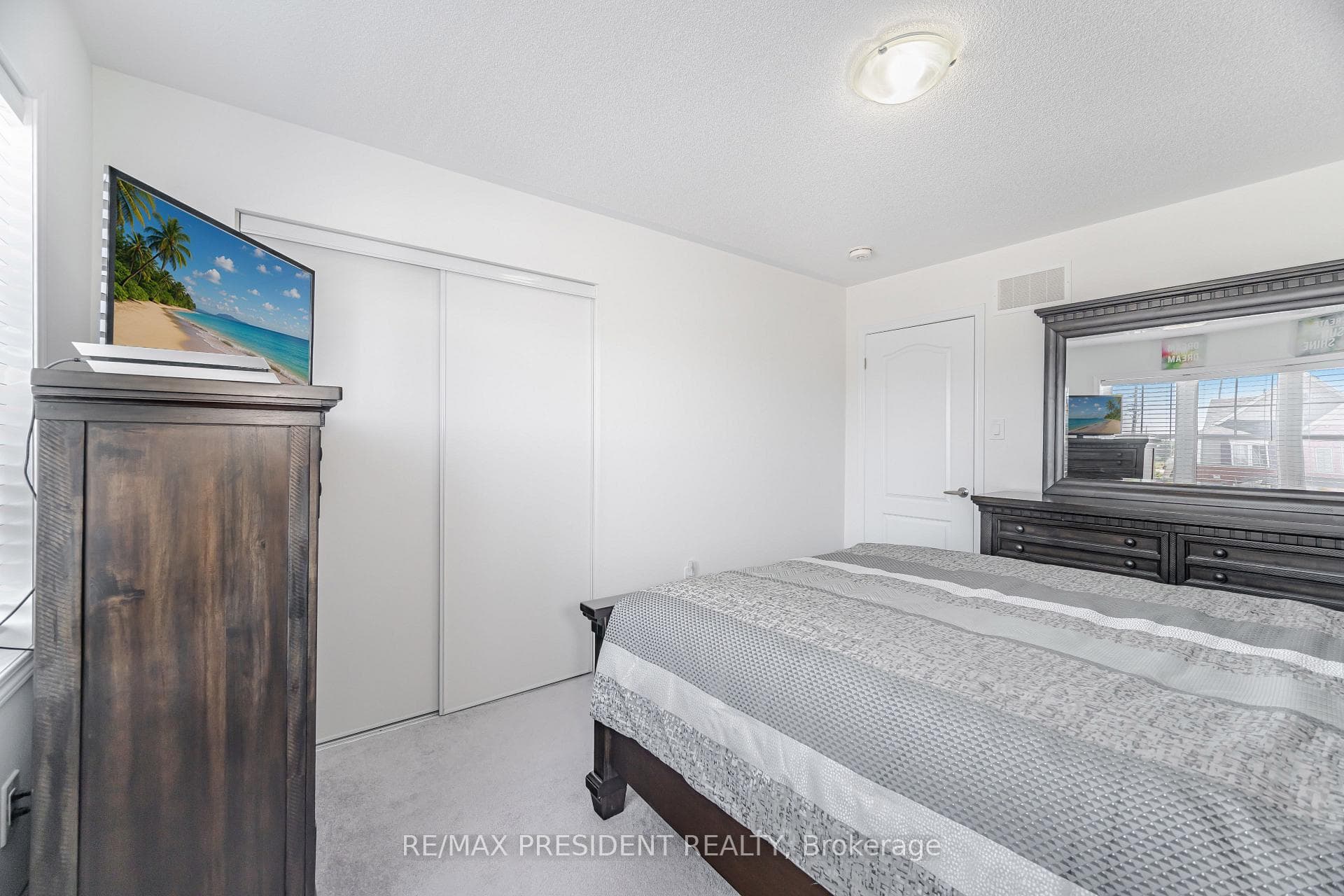 581 Edenbrook Hill Drive photo 33