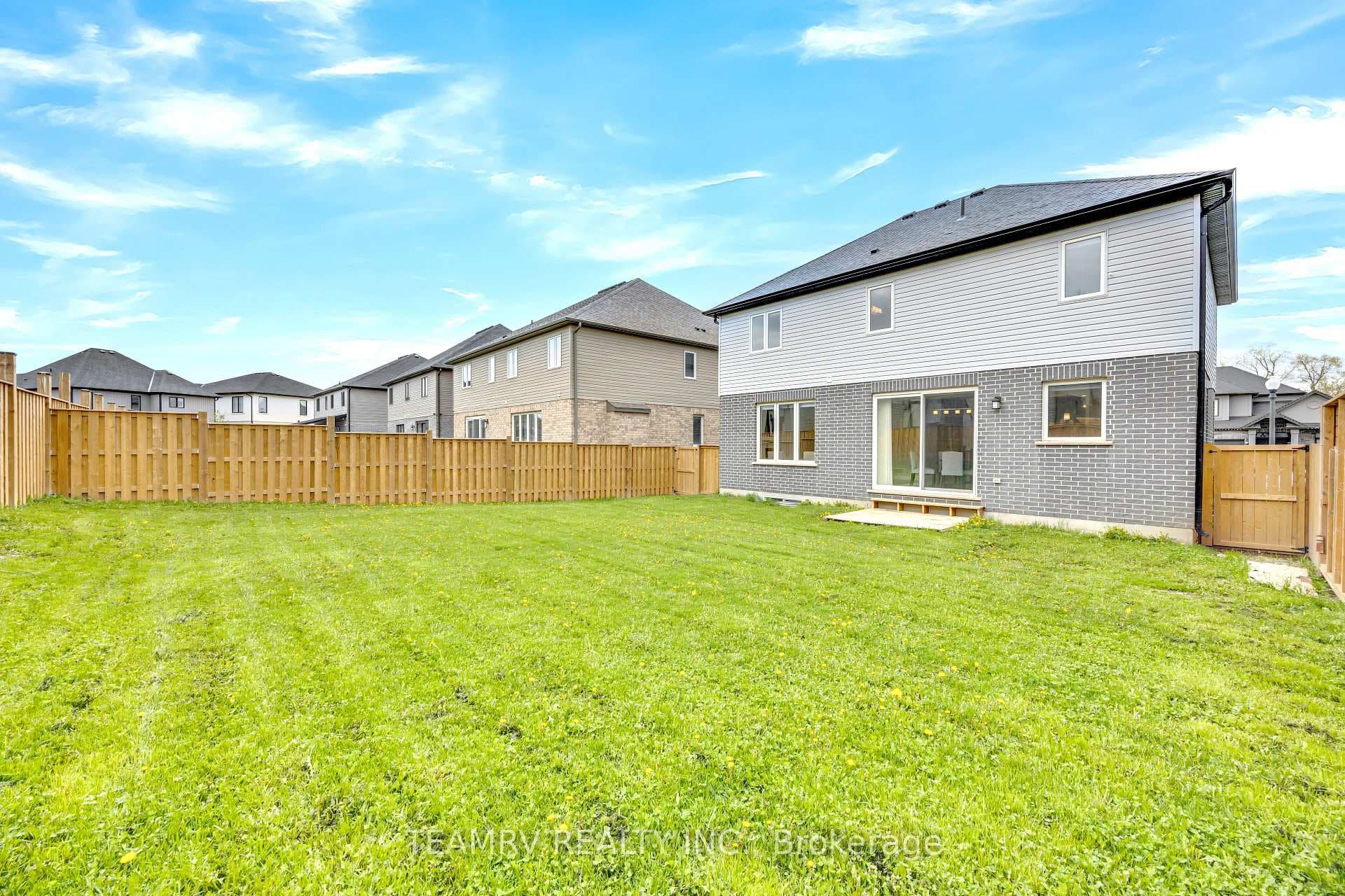 382 Masters Drive photo 32