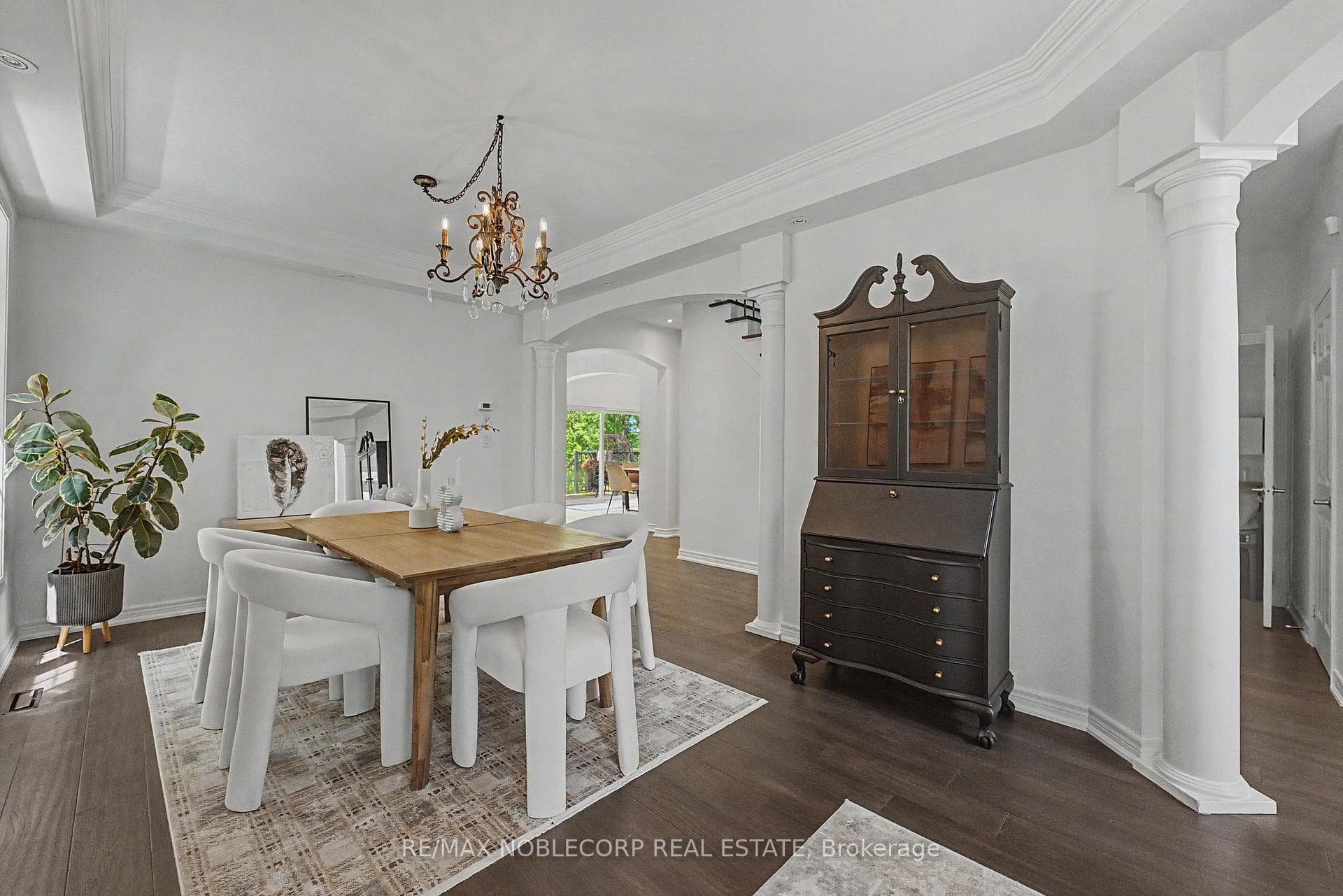 68 Meadowglen Boulevard photo 8
