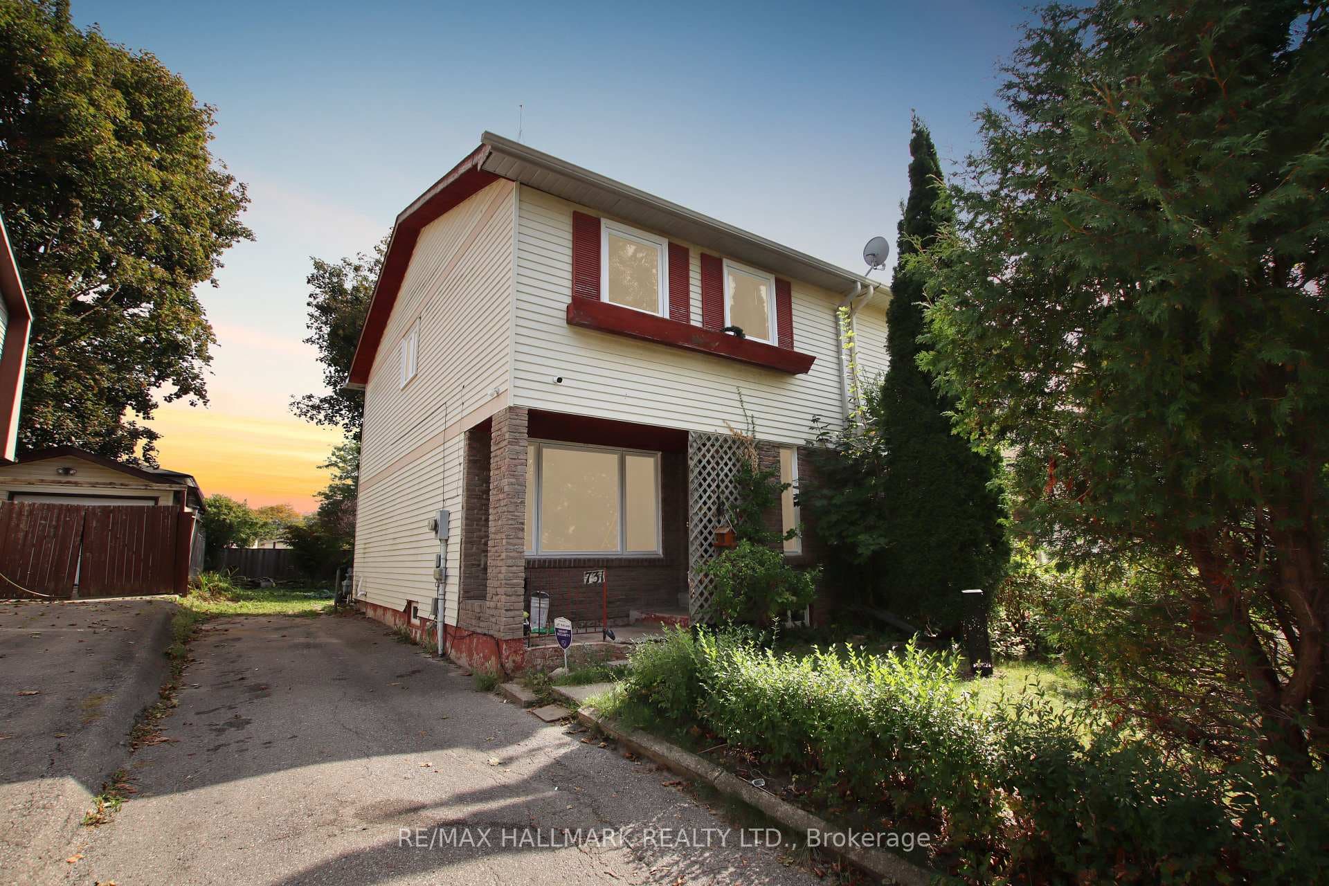 731 Hillcroft Street photo 1
