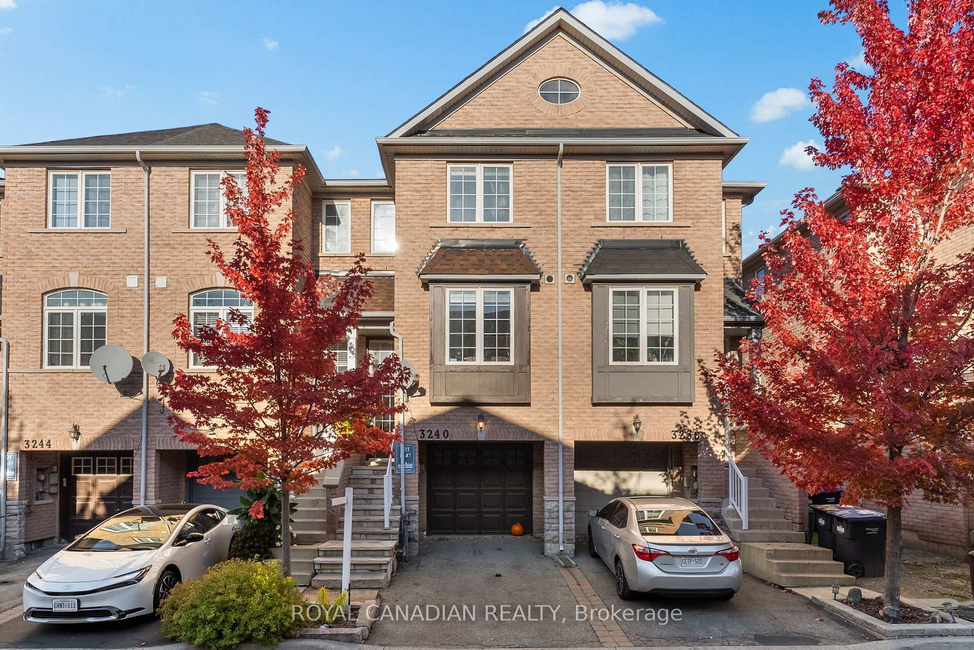 3240 Redpath Circle photo 4