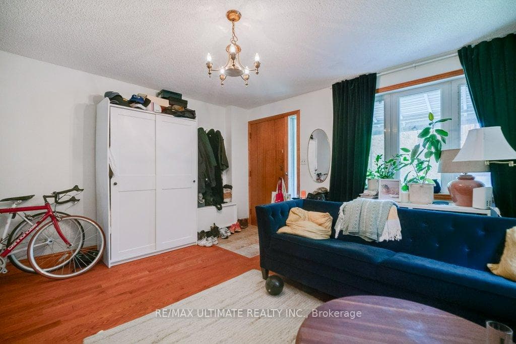 53 Churchill Avenue Unit Main photo 7