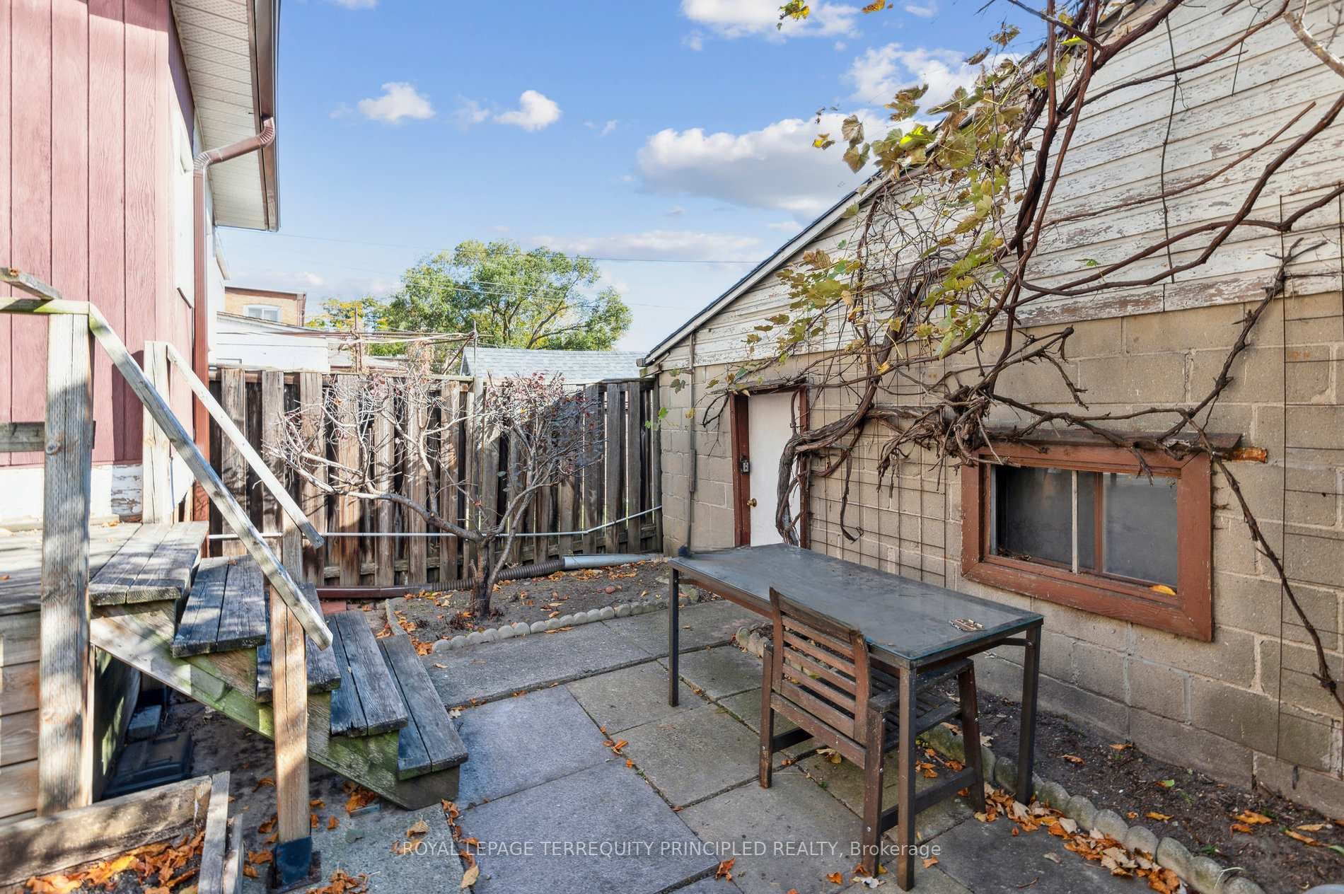 39 Oakwood Avenue photo 32
